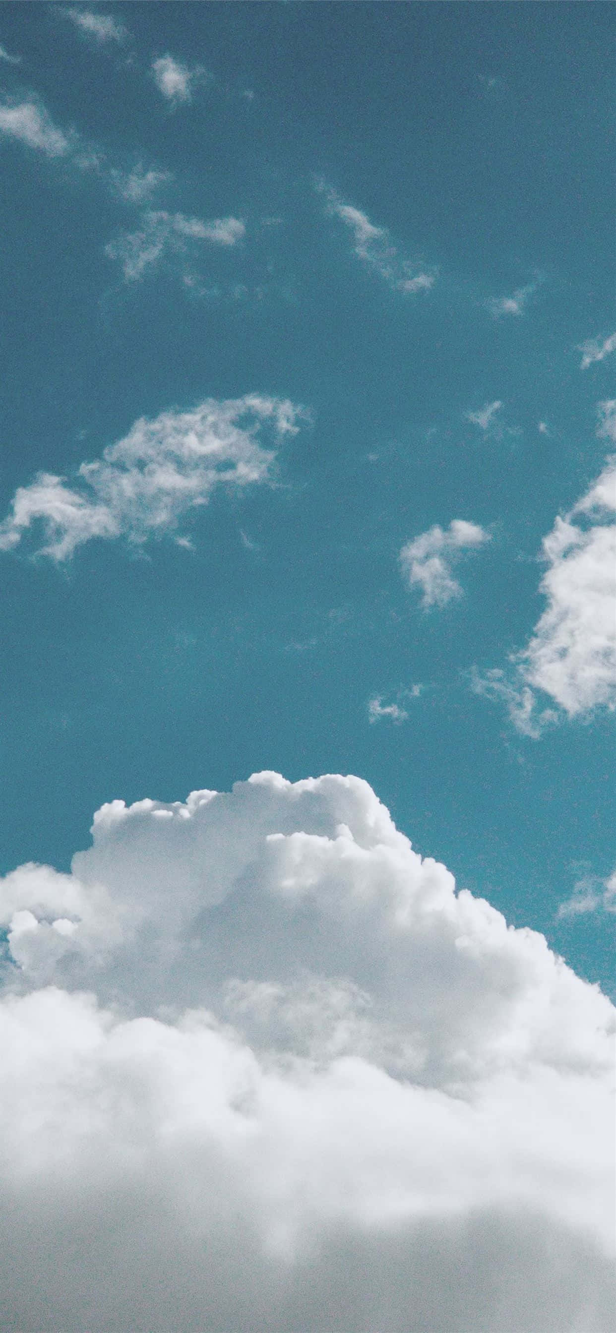 Nube Blanca Flotando en el Cielo Azul Fondos de pantalla