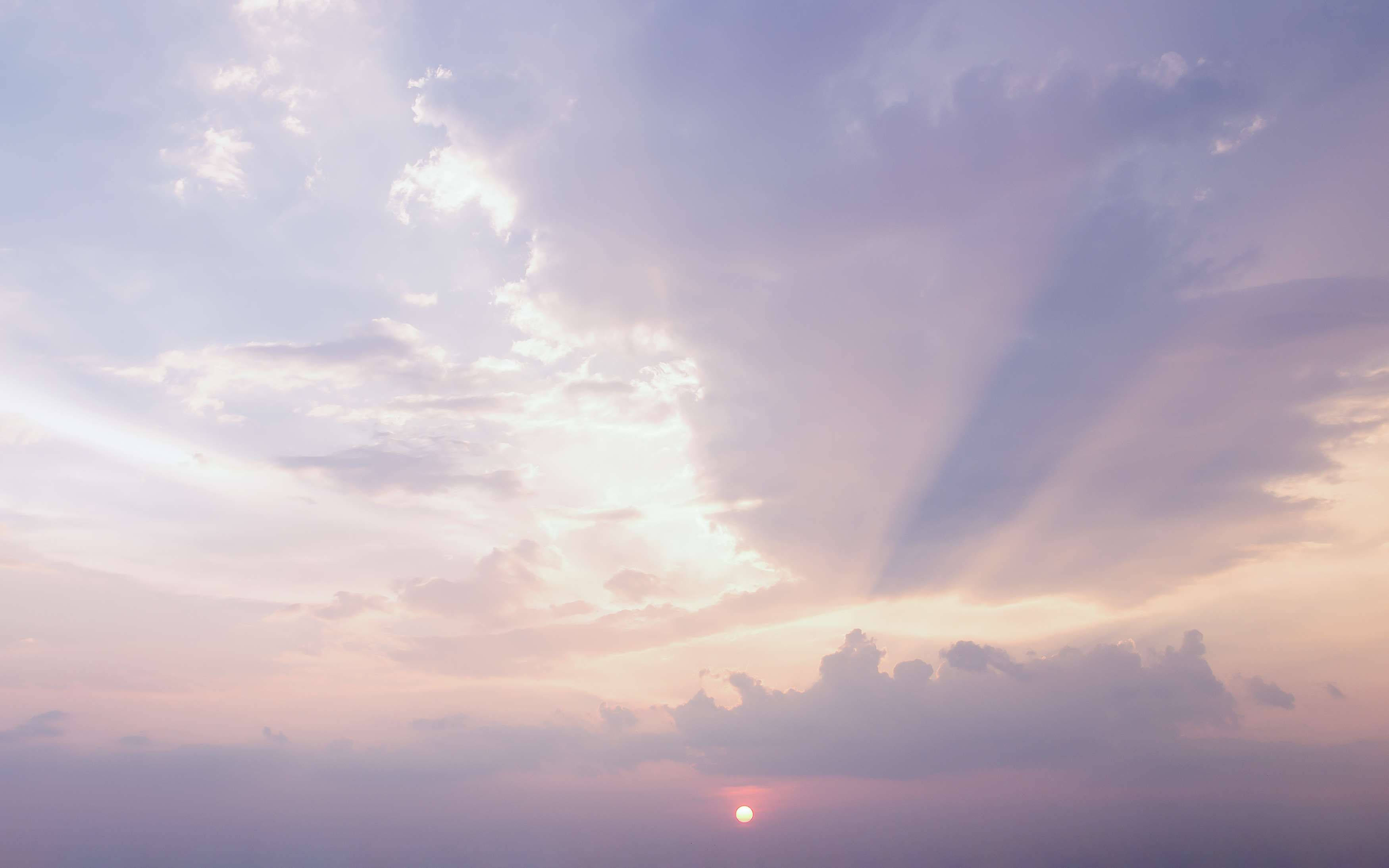 Nubes Estéticas Cautivadoras Sobre Escenas Tranquilas Fondos de pantalla