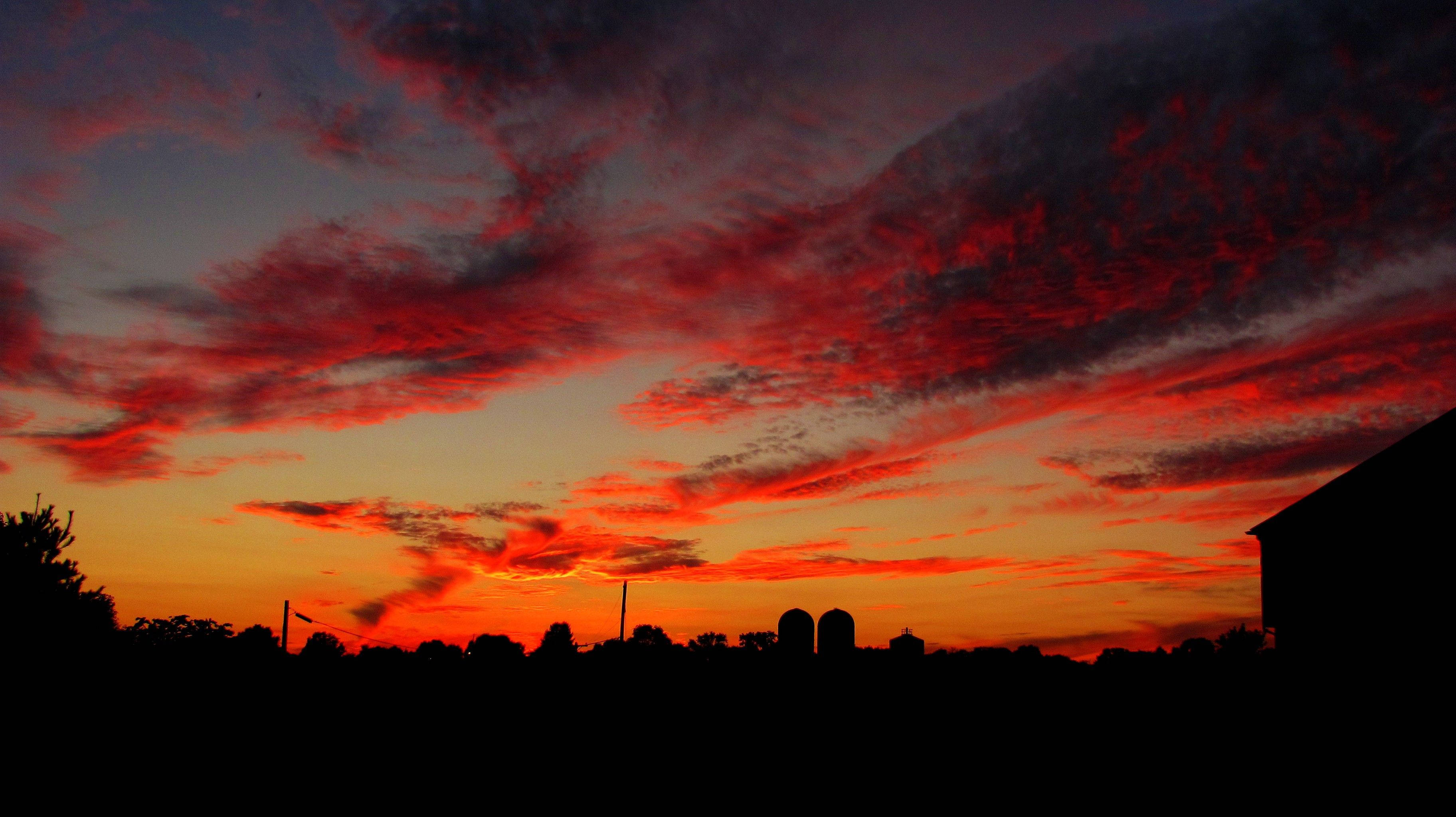 Nubes Estéticas Rojas y Naranjas Fondos de pantalla