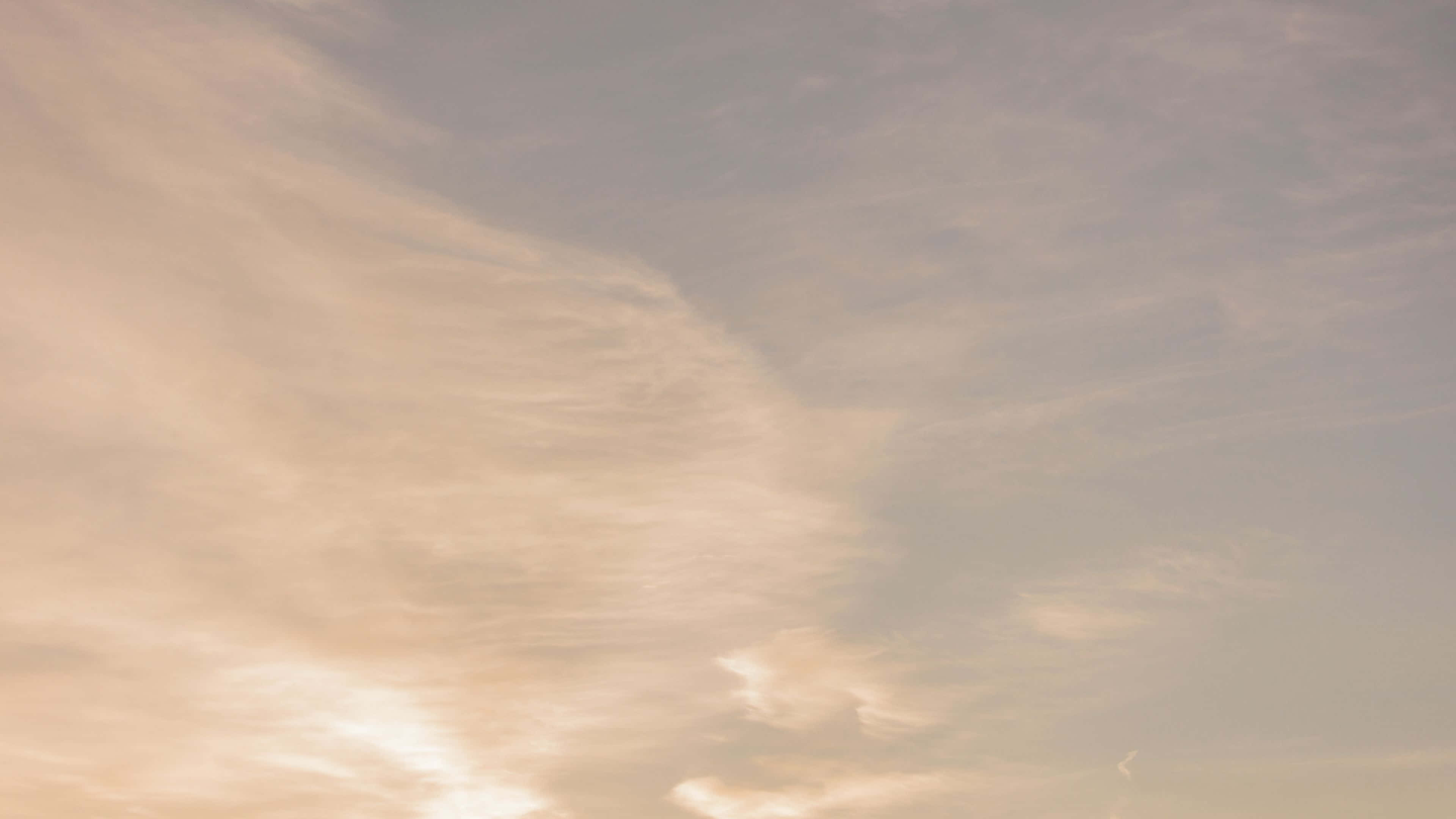 Nubes estéticas y relajantes en el cielo Fondos de pantalla