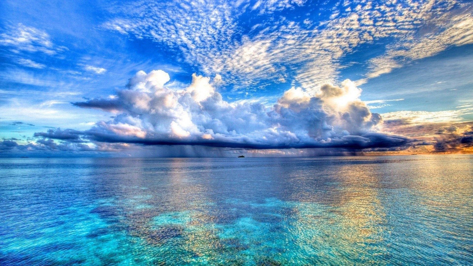 Océano estético y cielo nublado Fondos de pantalla