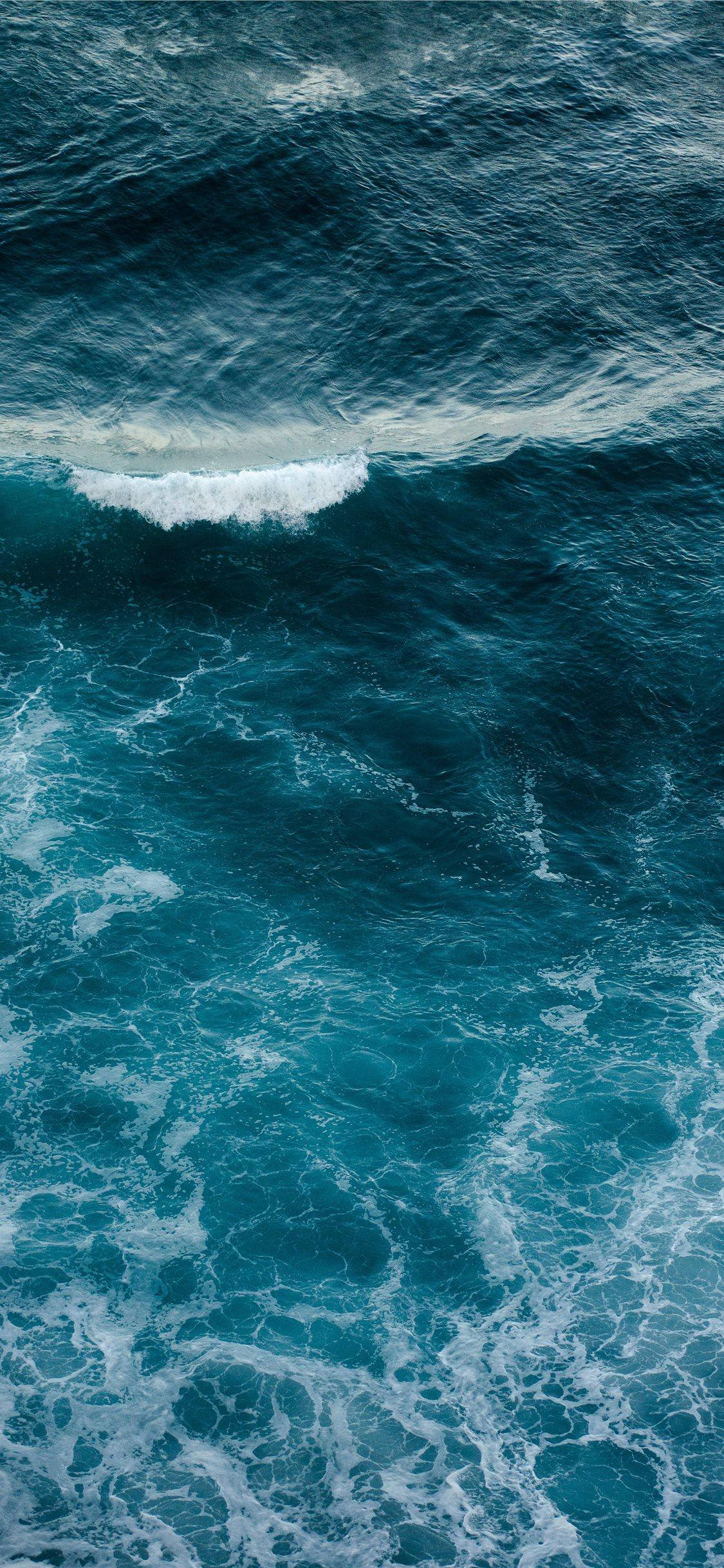 Olas azul profundo del océano para iPhone XS Fondos de pantalla