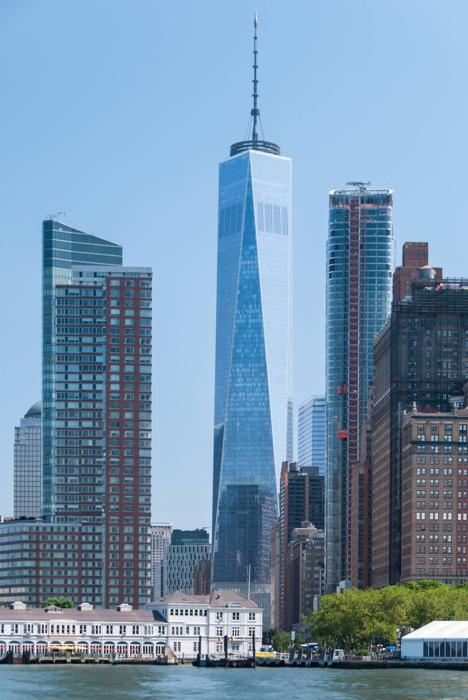 One World Trade Center Elevándose Alto Fondos de pantalla