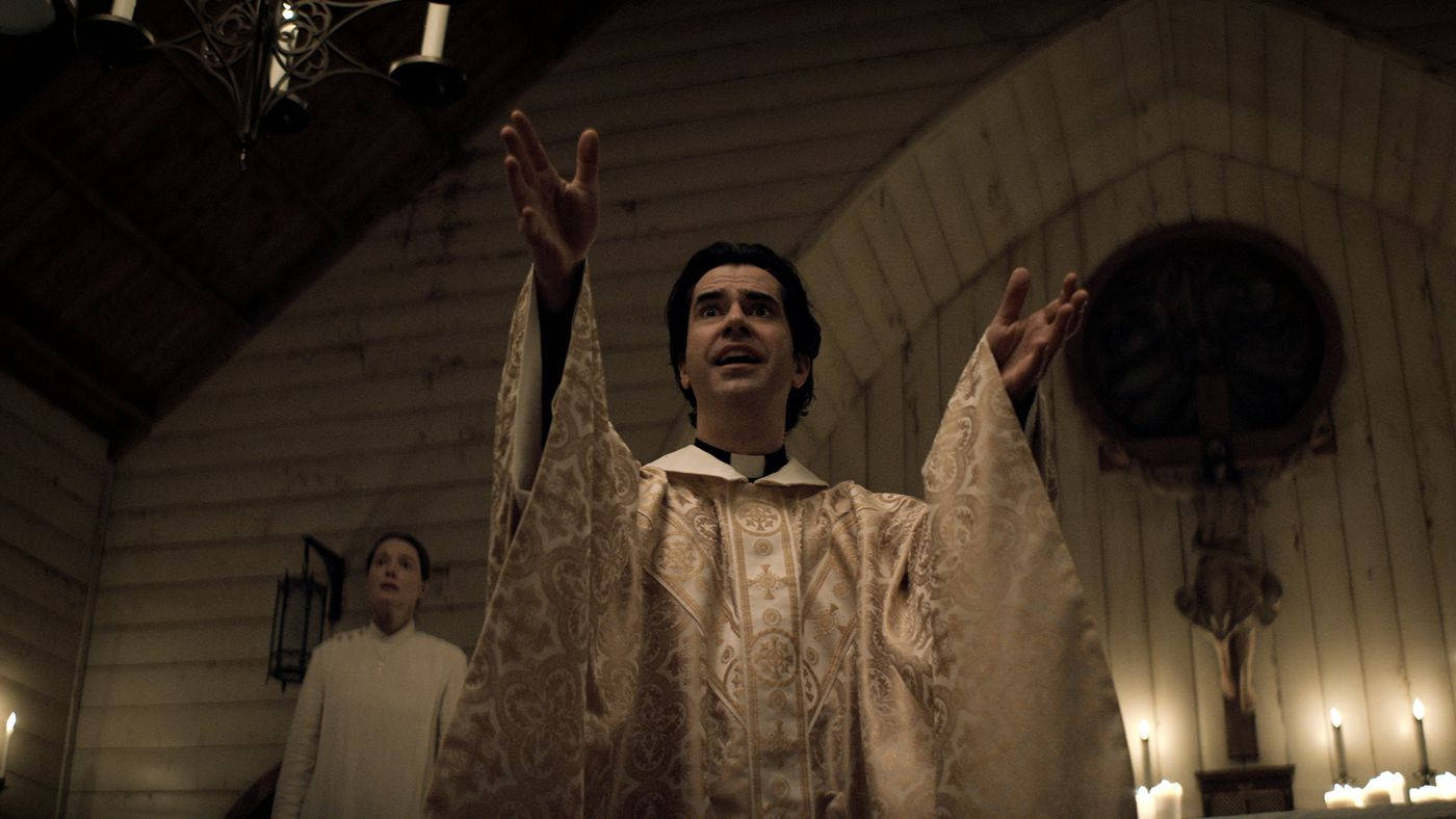 Padre Paul de Misa de Medianoche en la Iglesia Fondos de pantalla