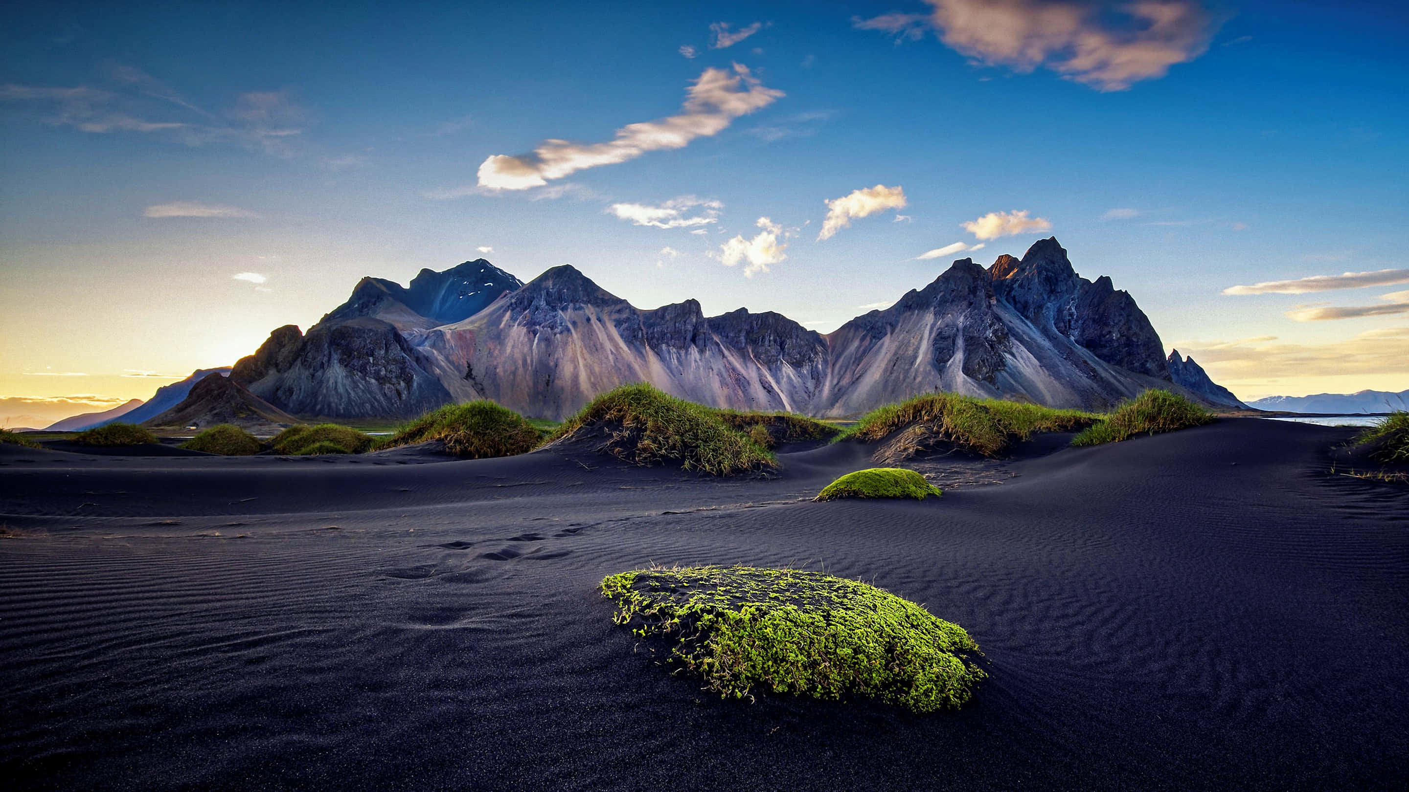 Paisaje genial con arena negra Fondos de pantalla