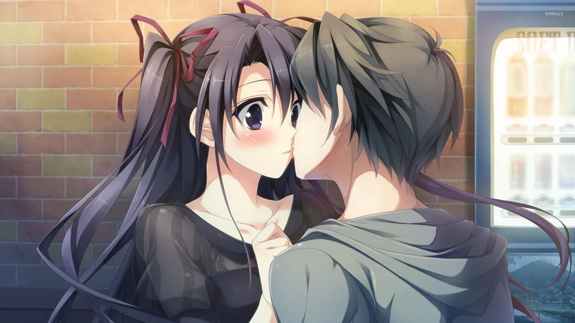 Pareja de anime linda besándose contra una pared de ladrillos Fondos de pantalla