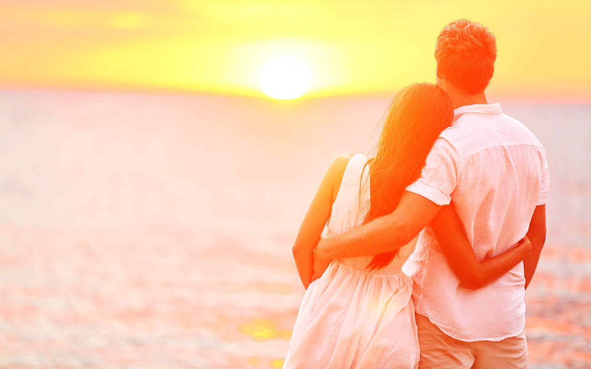 Pareja Linda Viendo el Atardecer Fondos de pantalla