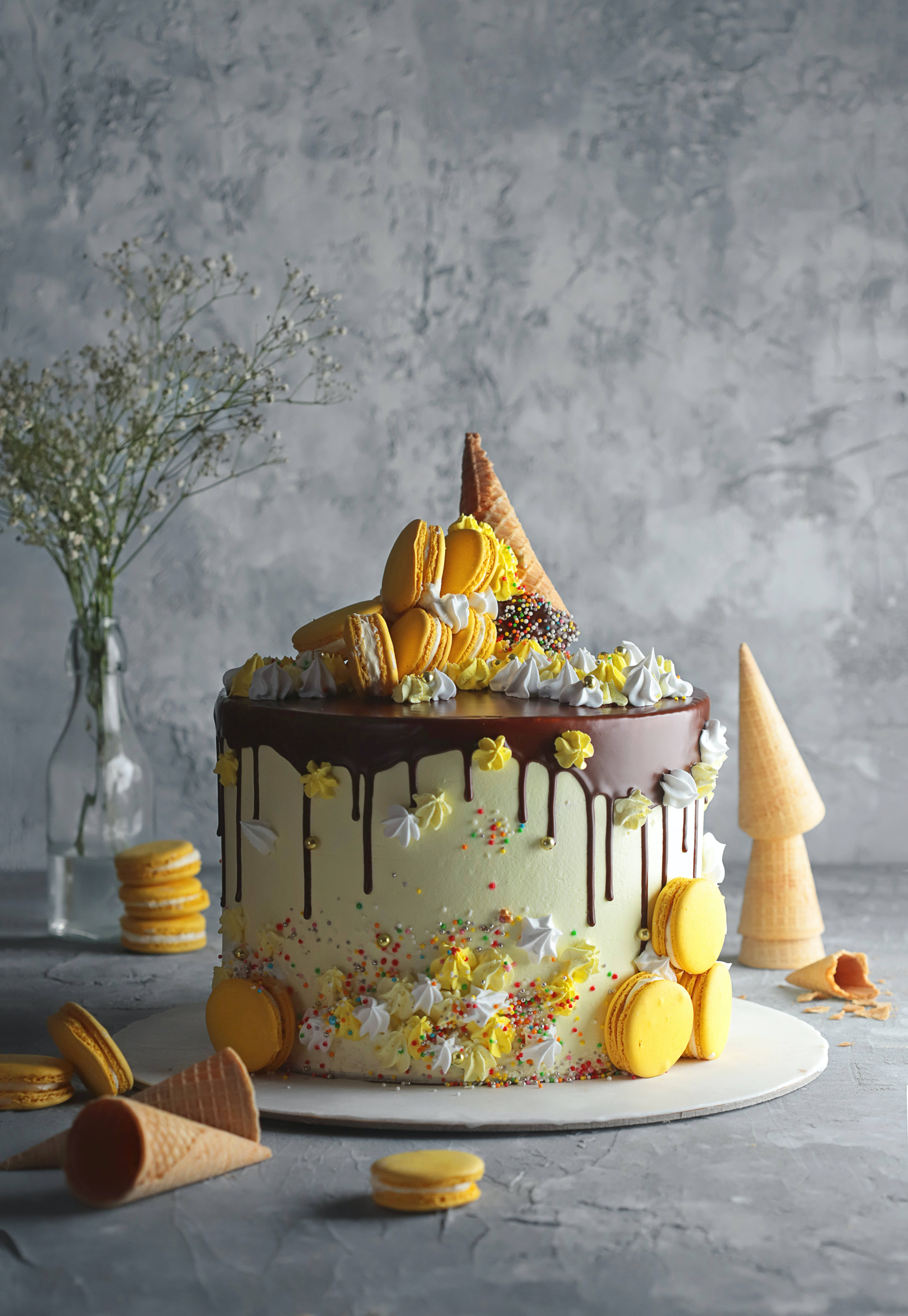 Pastel de Conos y Macarons Fondos de pantalla