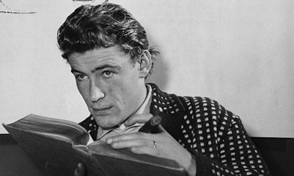 Peter O'Toole preparándose para su papel icónico en Lawrence de Arabia Fondos de pantalla