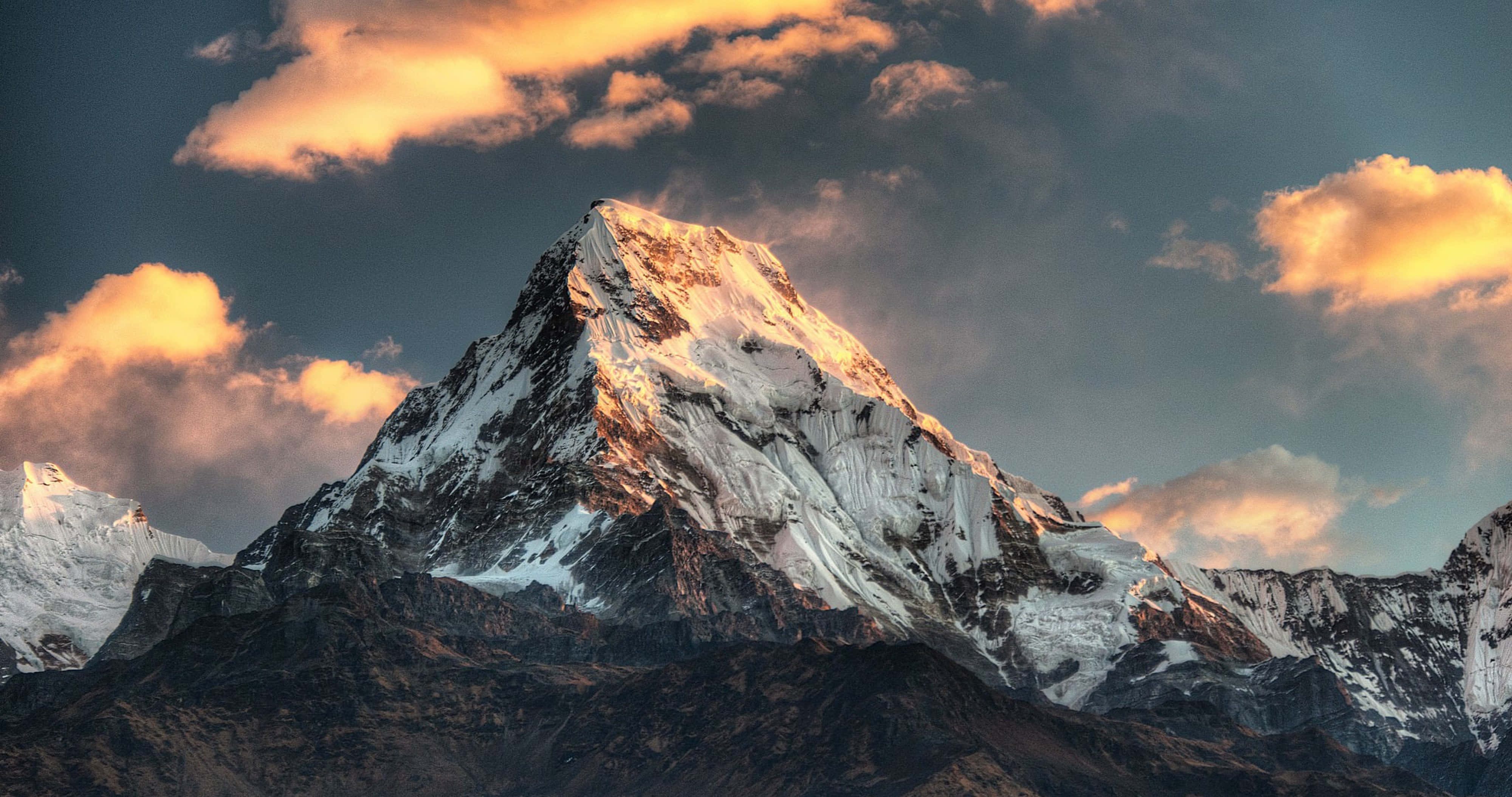 Pico de la Montaña Annapurna en 4K Fondos de pantalla
