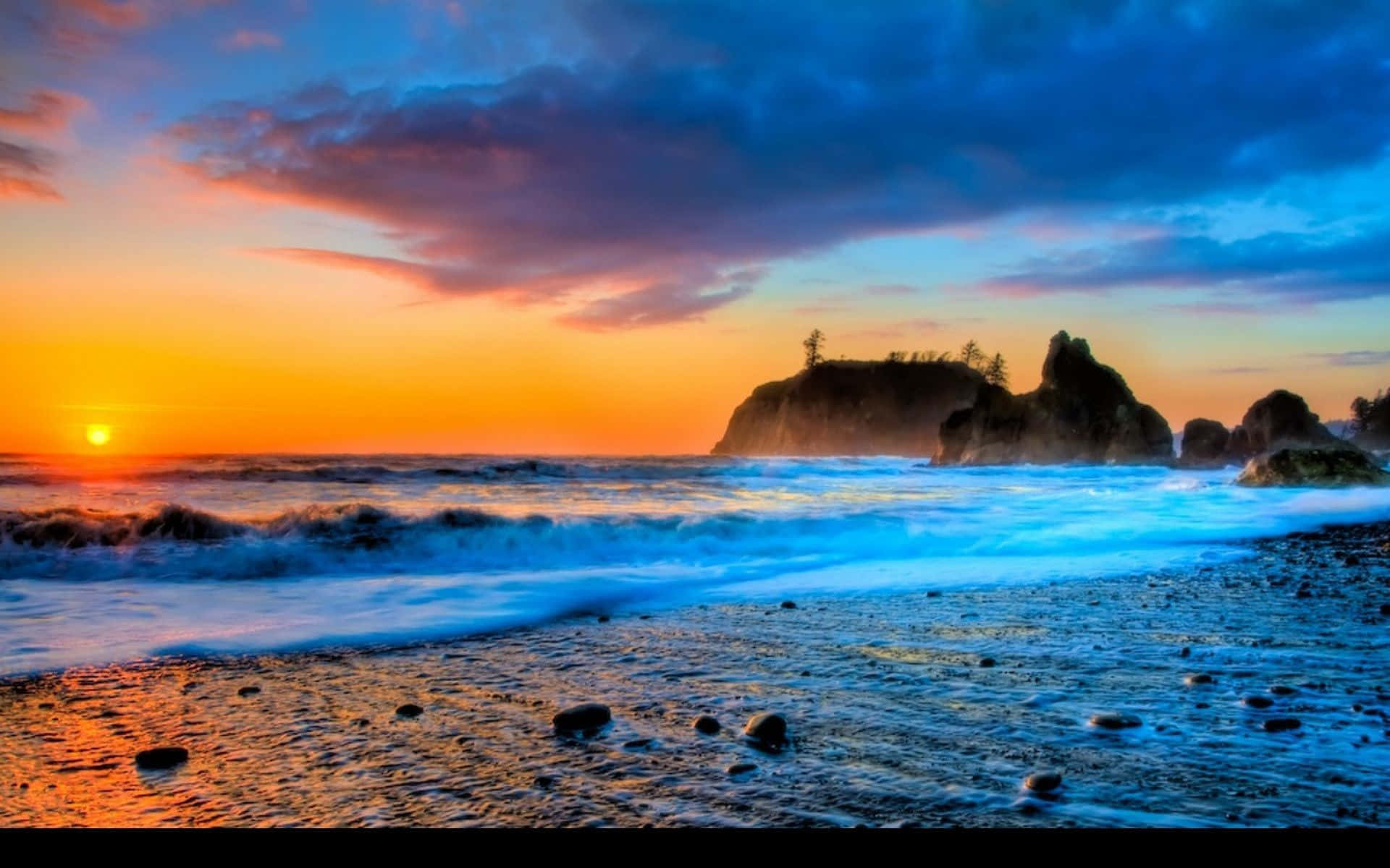 Piérdete en la belleza de un atardecer en la playa Fondos de pantalla