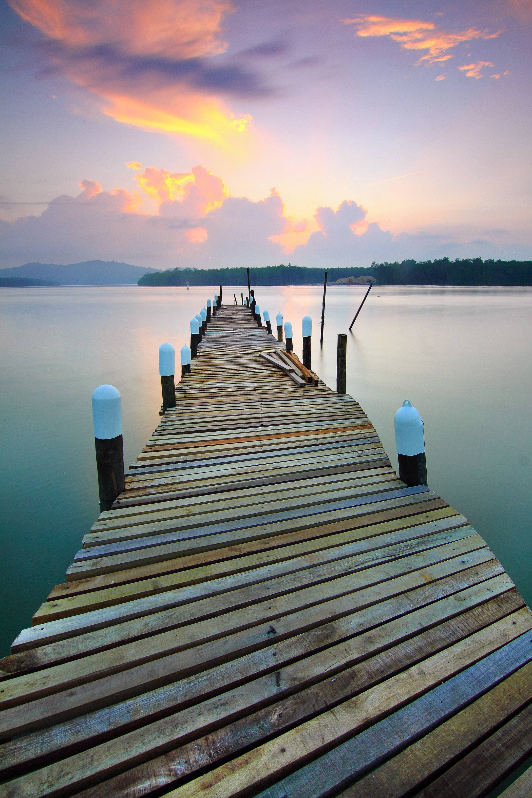 Pixel 4 Muelle de Madera Marrón en el Lago Fondos de pantalla