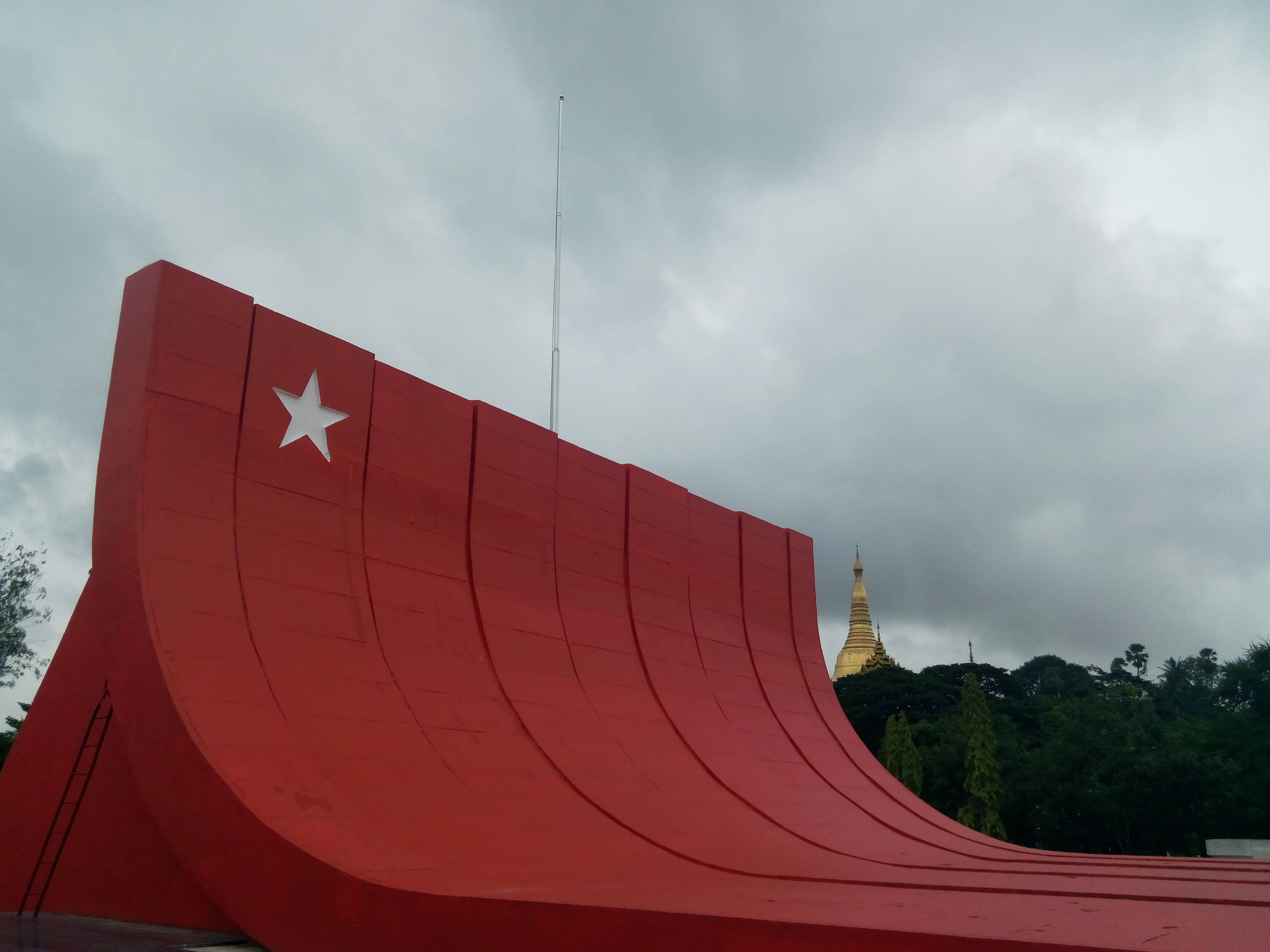 Plaza Pacífica Mara Tar Pwe en Yangón, Myanmar Fondos de pantalla