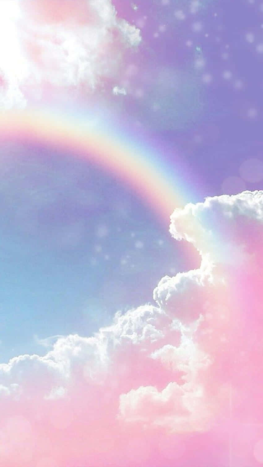Plumaje Perfectamente Colocado: Nubes Coloridas y Estéticas en el Horizonte Fondos de pantalla