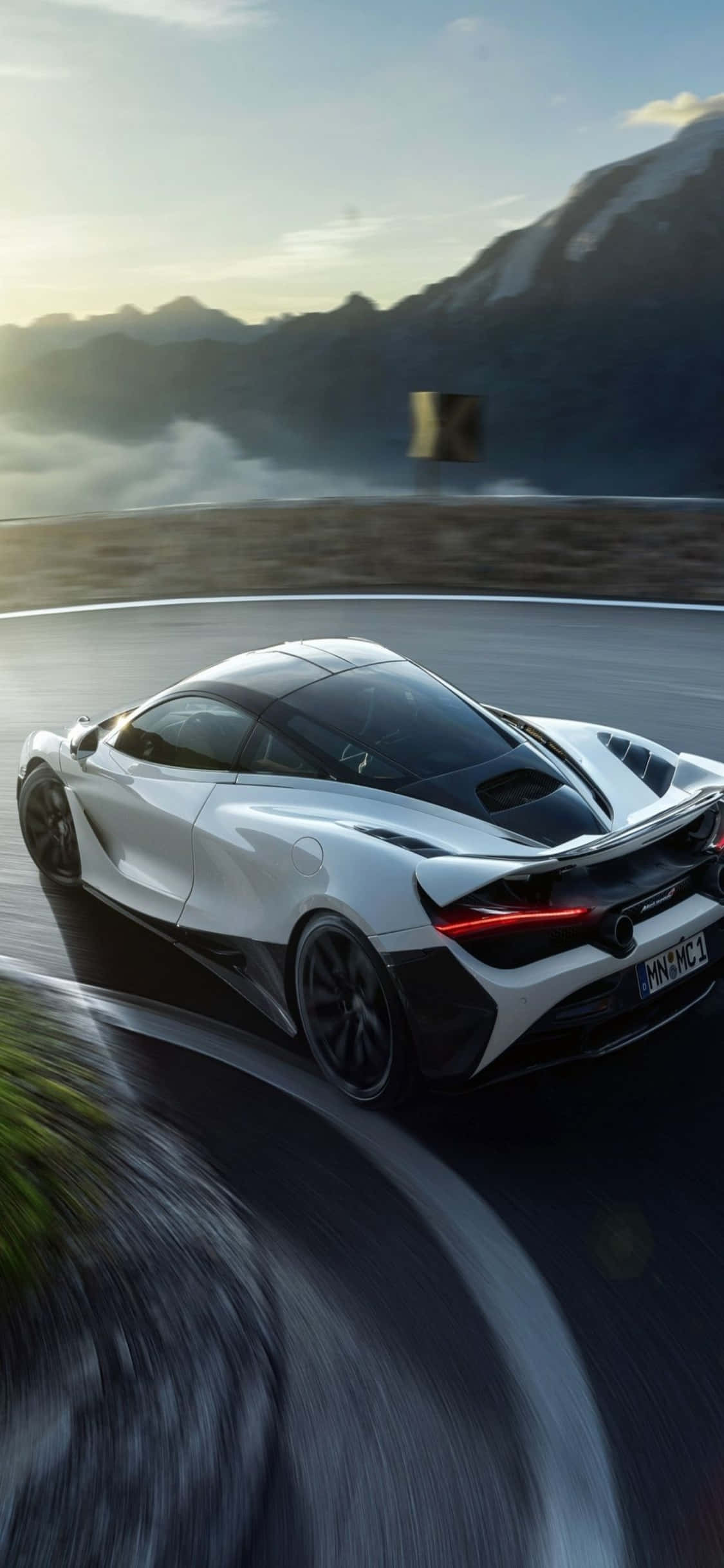 Potencia tu vida con el iPhone Xs y el McLaren 720s Fondos de pantalla
