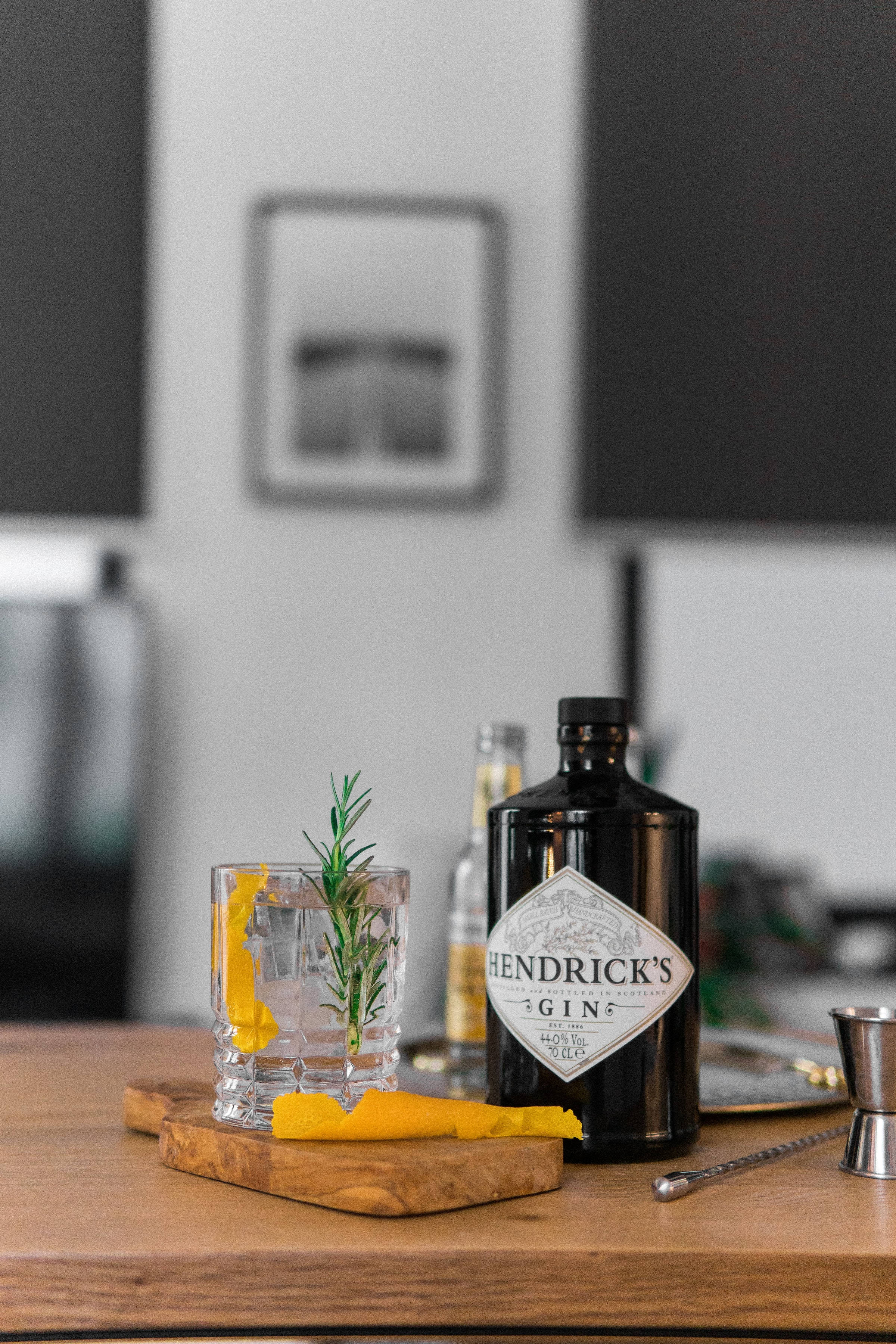 Primer plano de la botella de ginebra Hendrick's Fondos de pantalla