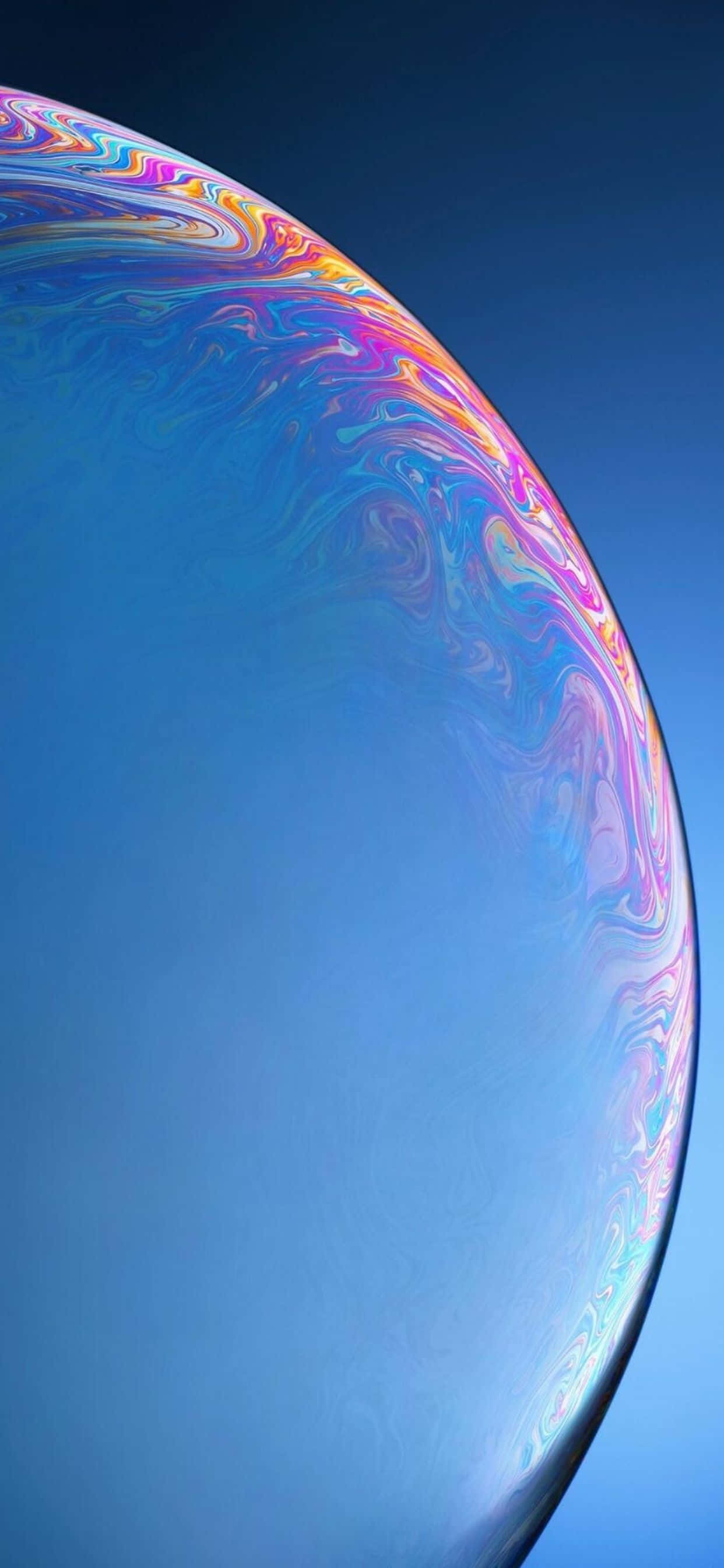 Primer plano de una burbuja azul con un fondo colorido Fondos de pantalla
