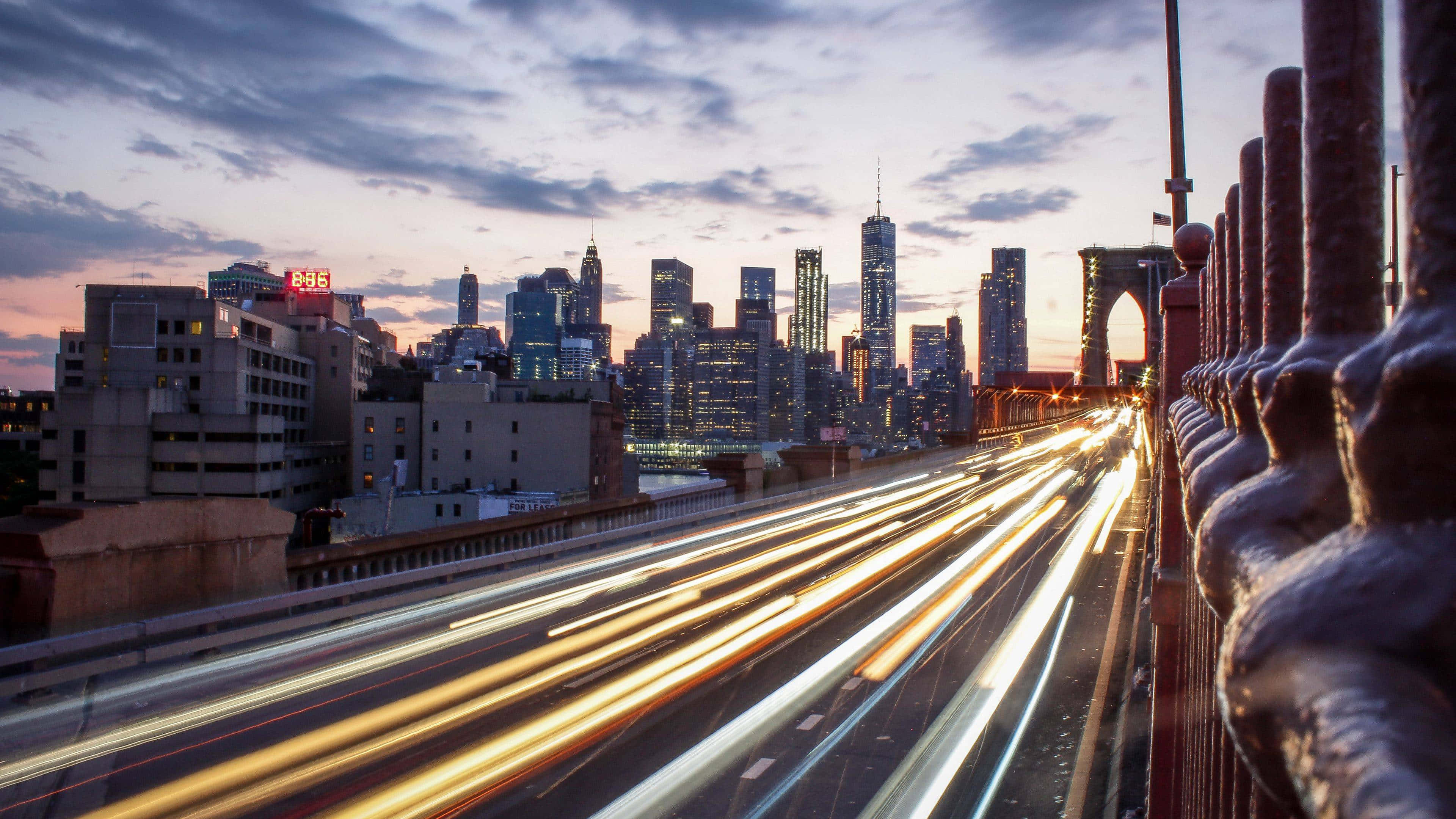 puente de brooklyn al atardecer con luces de la ciudad Fondos de pantalla
