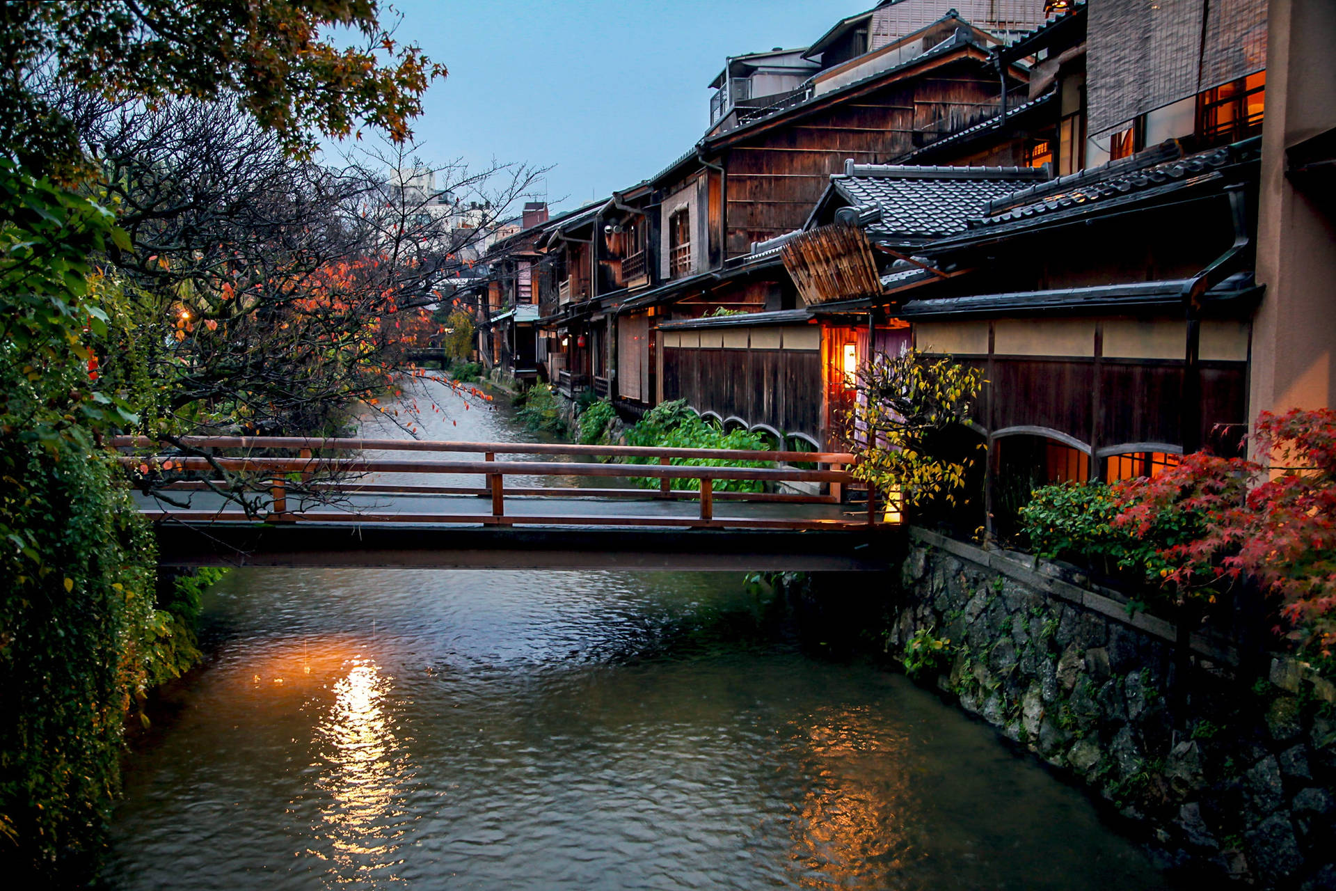 Puente de Otoño en Japón 4K Fondos de pantalla