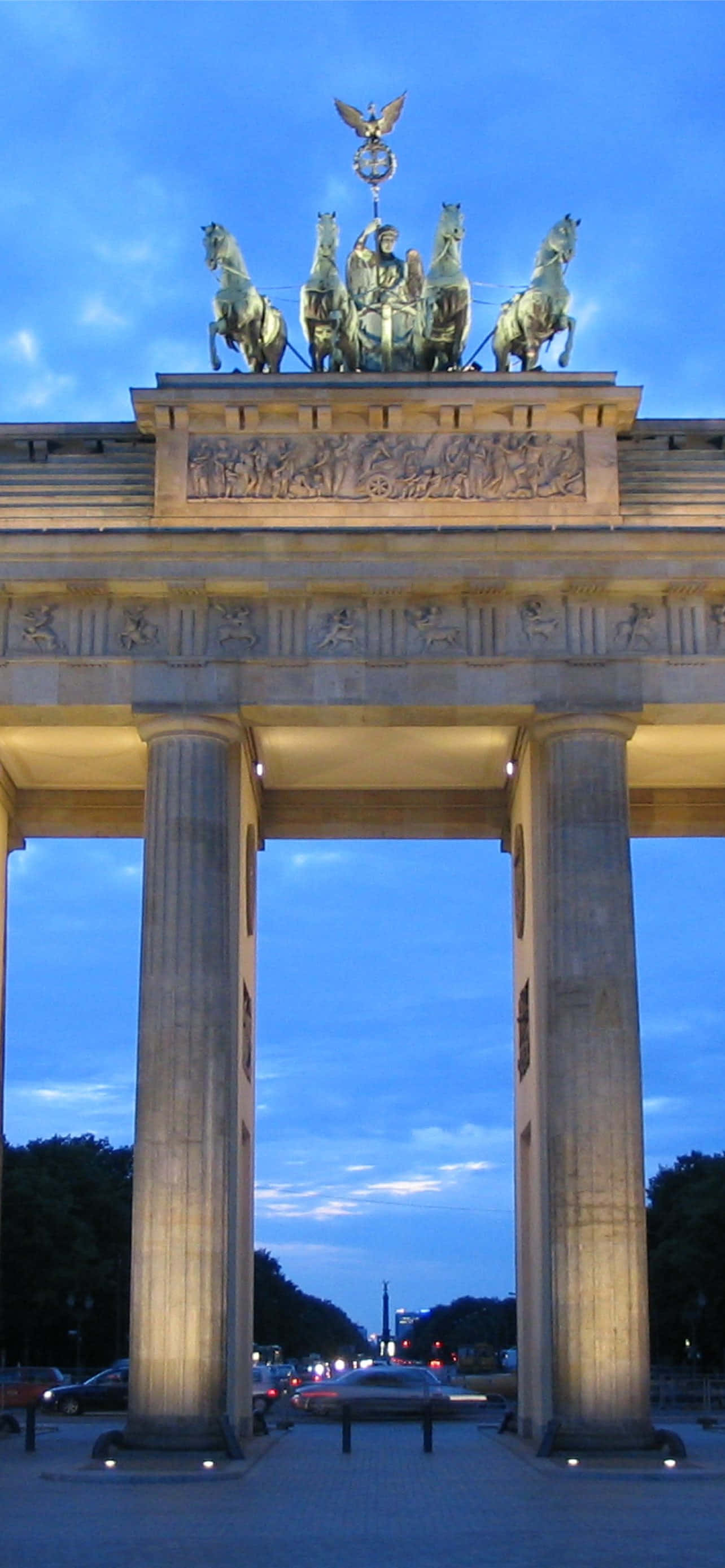 Puerta de Brandeburgo Cuadriga Cielo Azul Brillante Fondos de pantalla