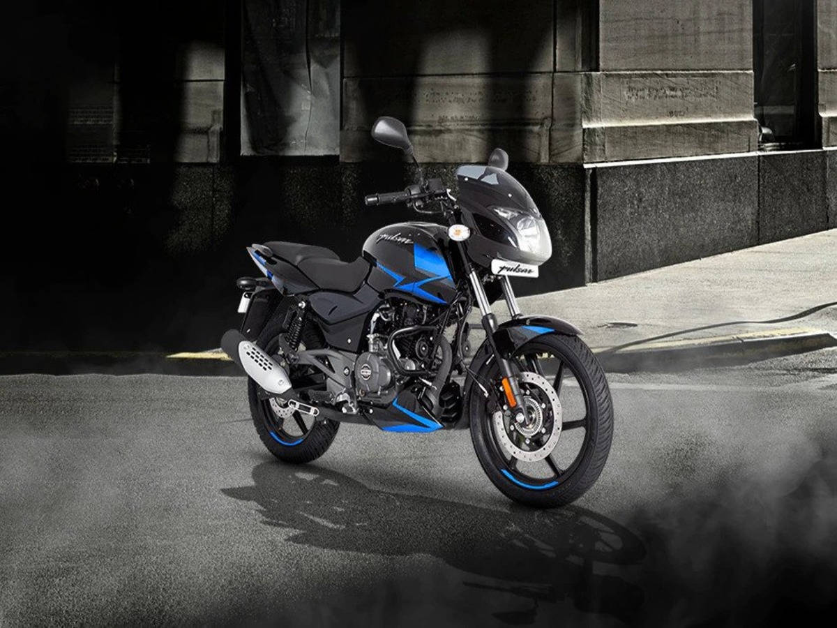Pulsar 150 sobre el pavimento Fondos de pantalla