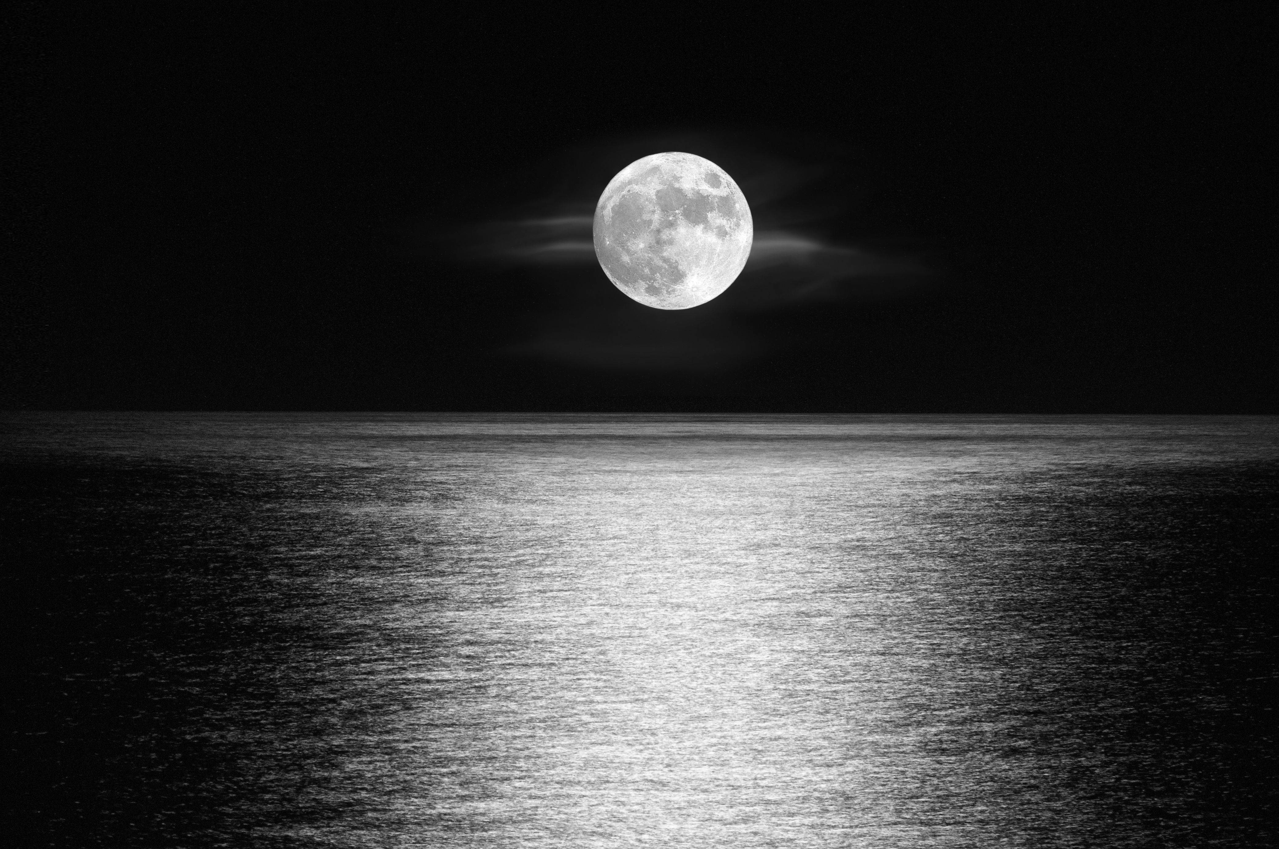 Ráfaga de Agua Negra y Luna Fondos de pantalla
