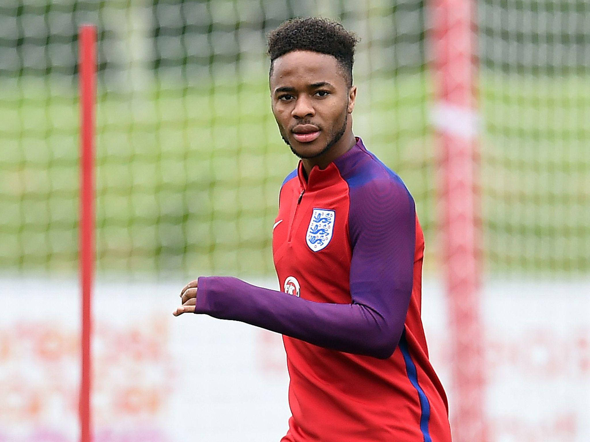 Raheem Sterling durante la práctica Fondos de pantalla