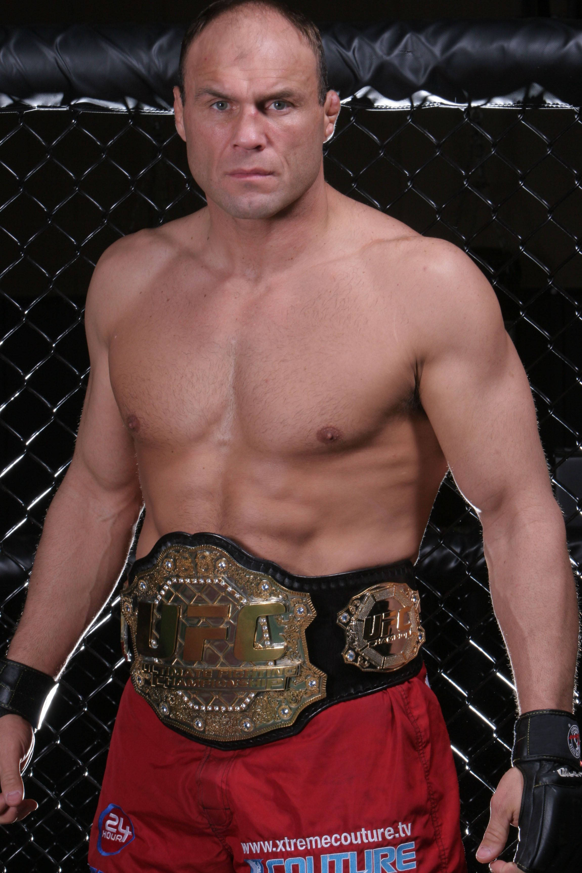 Randy Couture con Cinturón de Campeón Fondos de pantalla