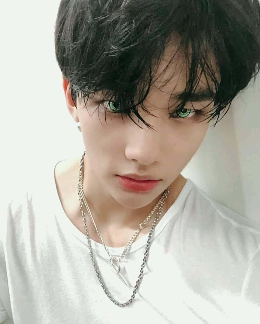 Rapero Surcoreano Hyunjin Lentes de Contacto Verdes Fondos de pantalla