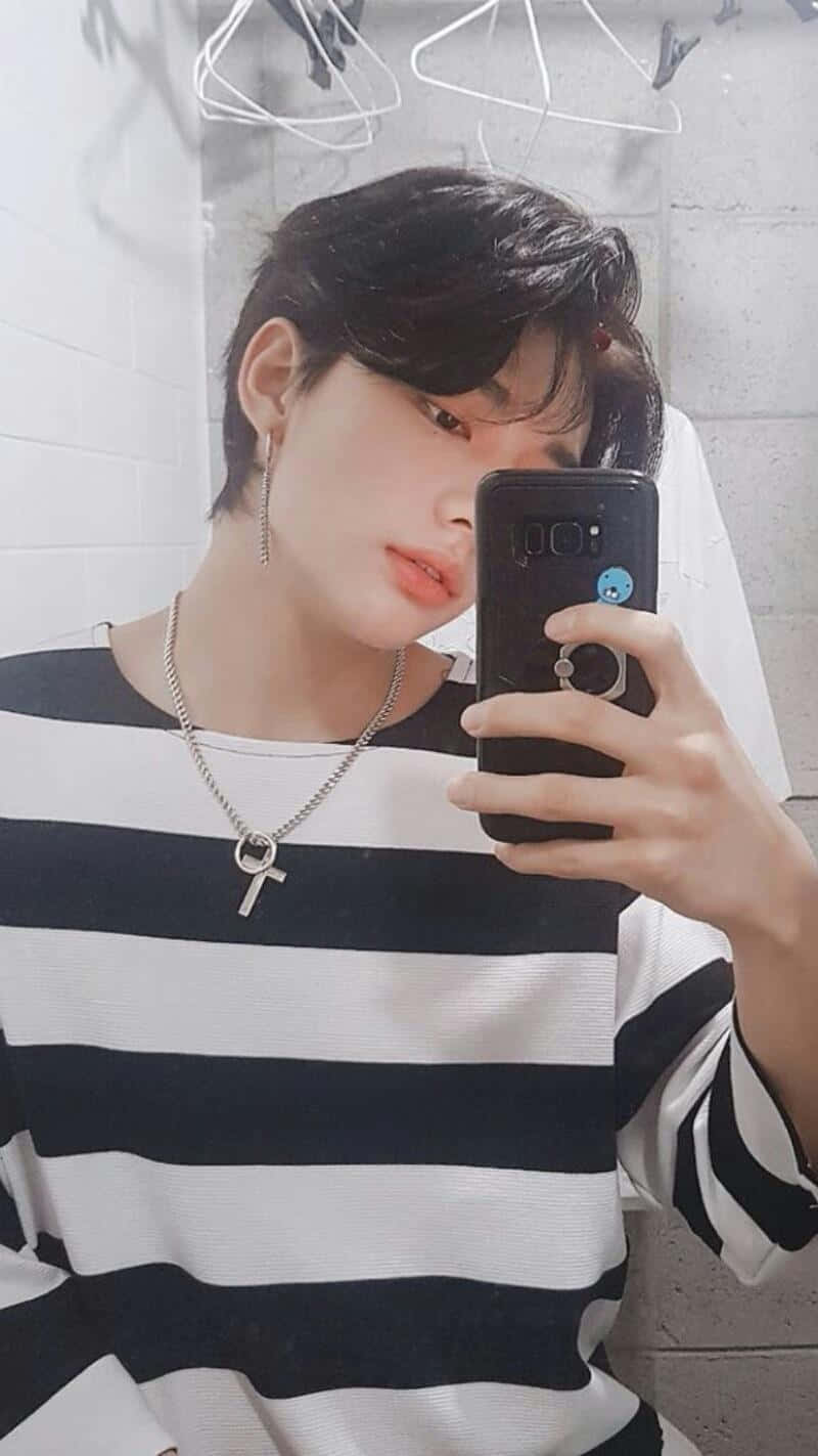 hyunjin [wallpaper]
