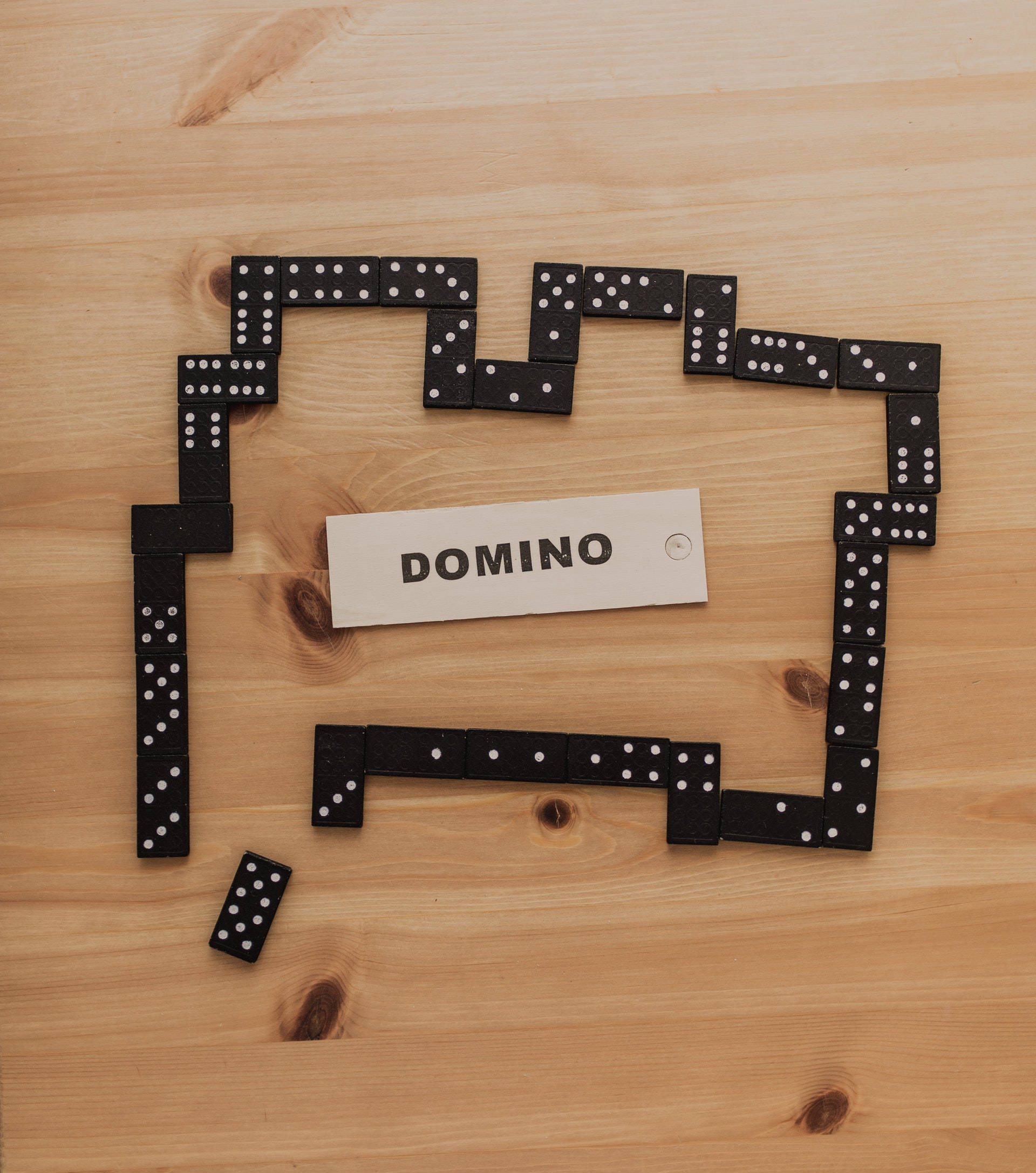Rastro de fichas de dominó negras Fondos de pantalla