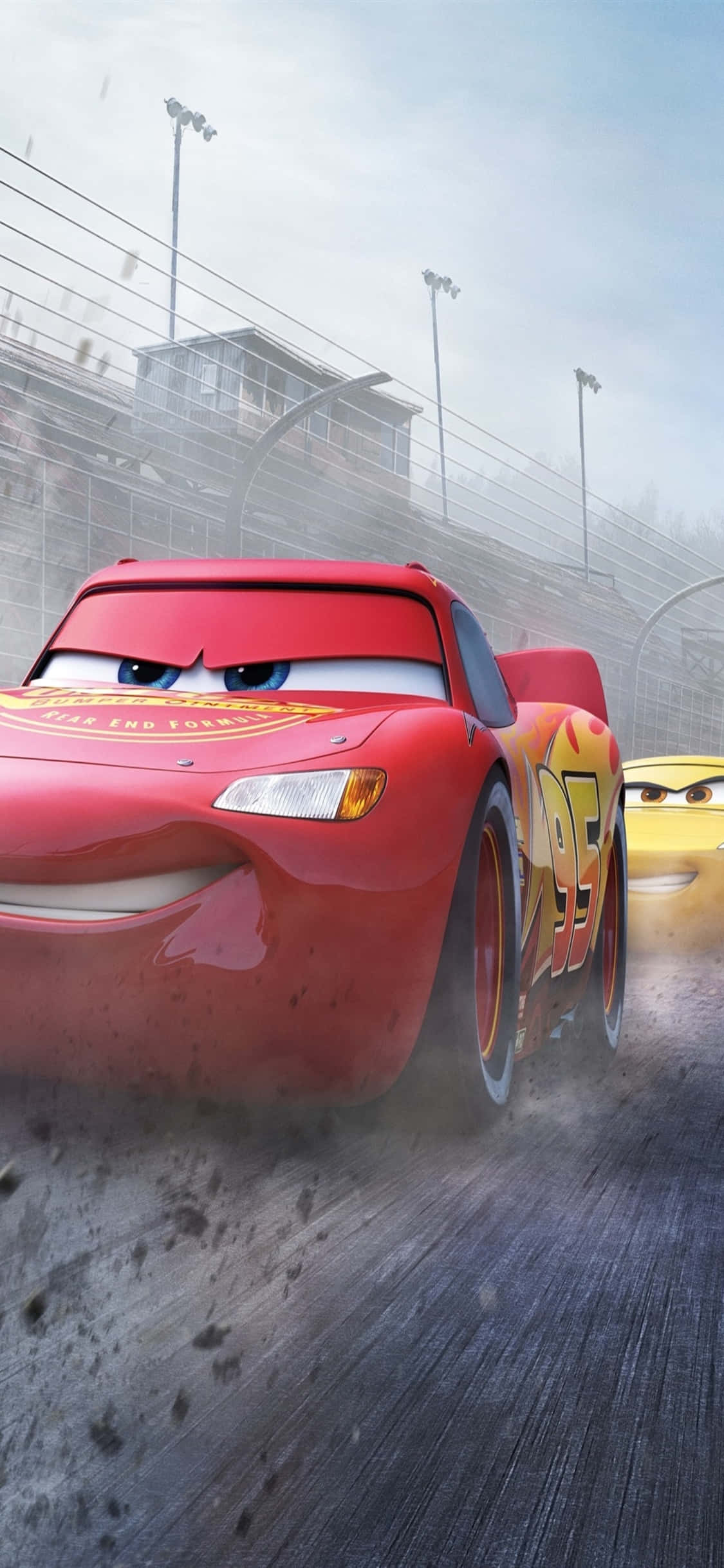 Rayo McQueen feliz en carrera como fondo para iPhone X Fondos de pantalla