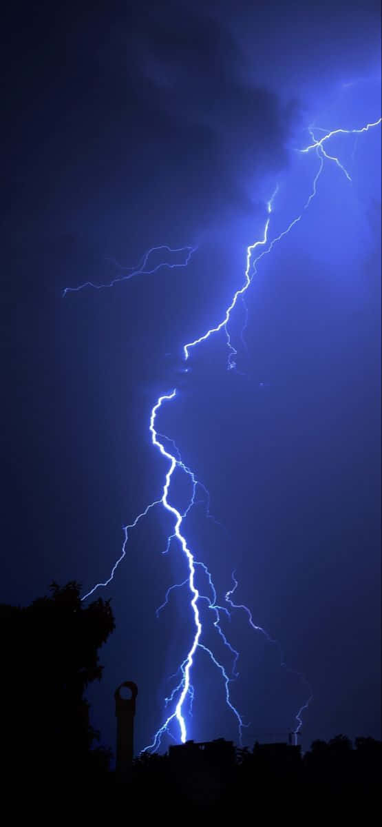Rayos geniales tiñendo el cielo de azul Fondos de pantalla