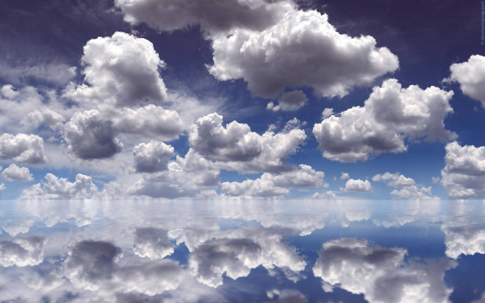 Reflejo Estético de Nubes Fondos de pantalla