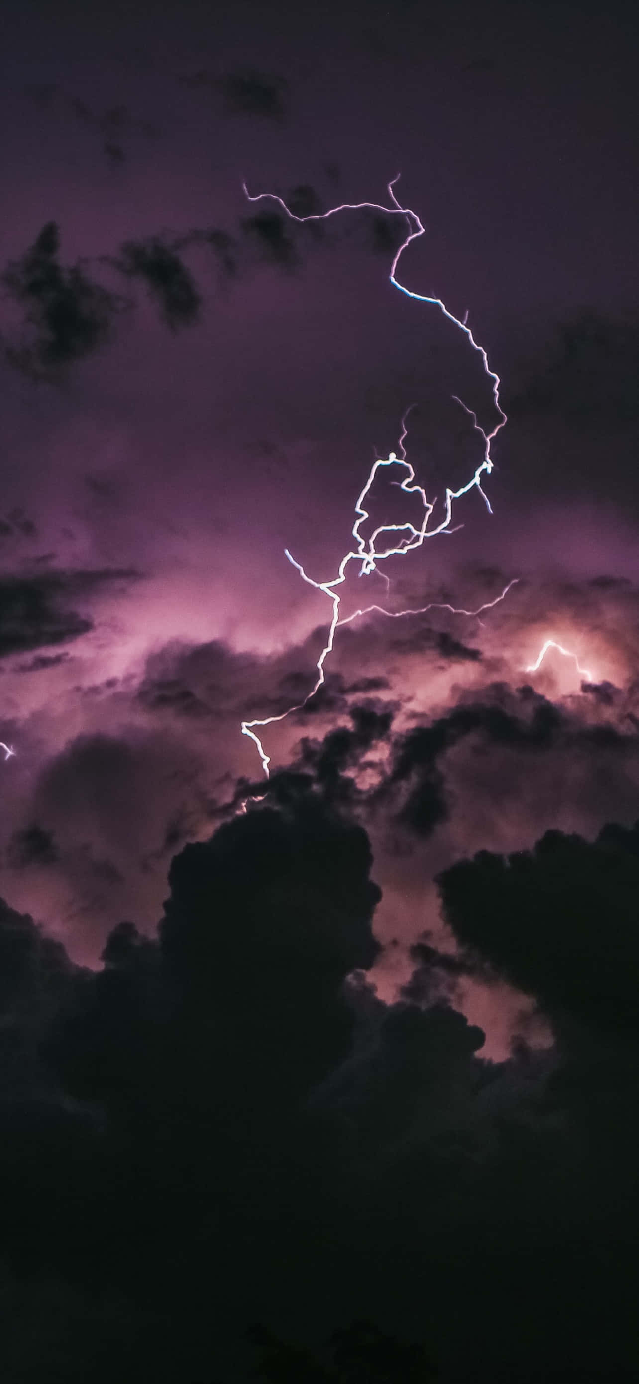 Relámpago en el cielo con nubes Fondos de pantalla
