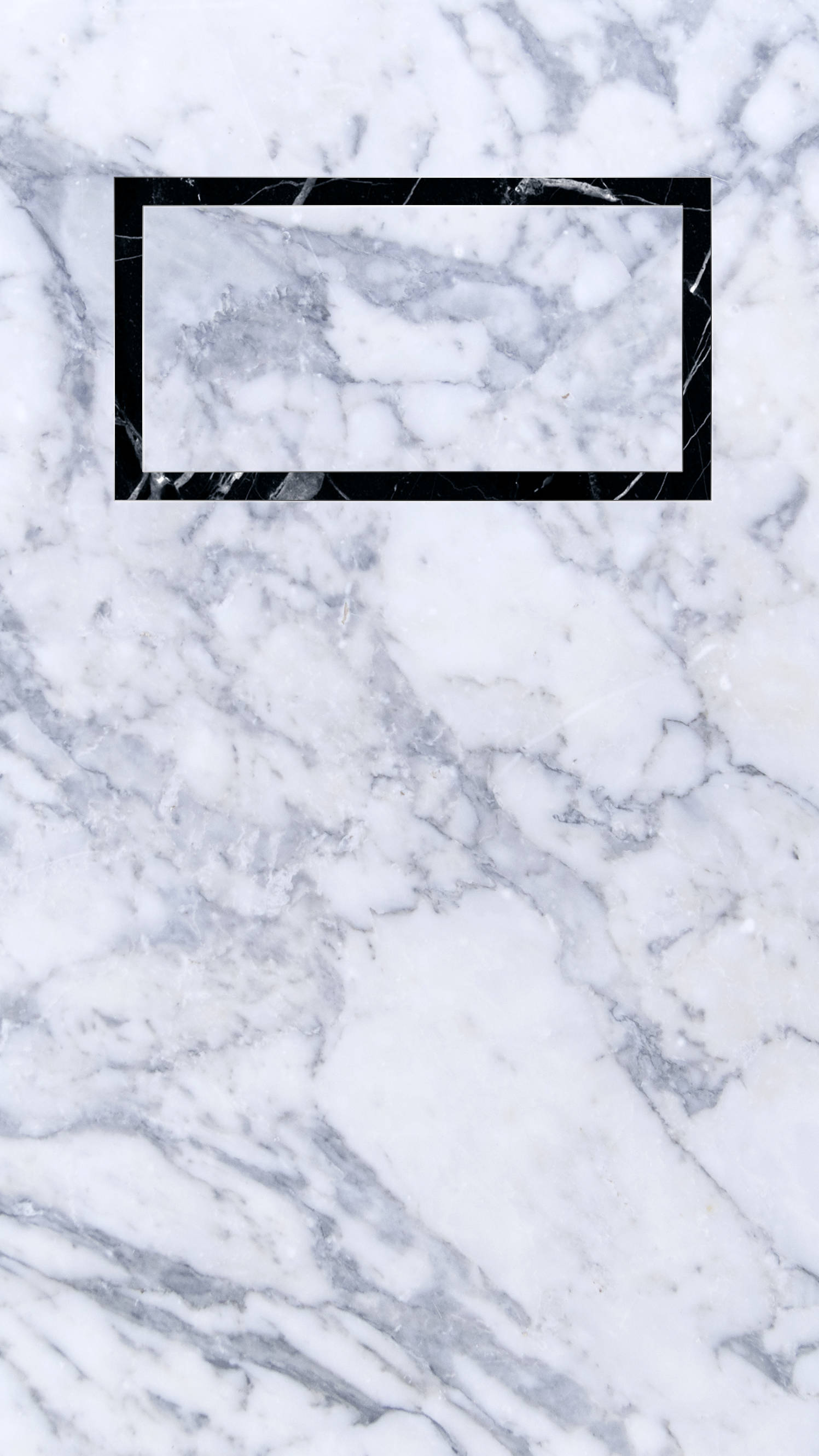 Reloj negro elegante sobre fondo de mármol blanco para iPhone Fondos de pantalla