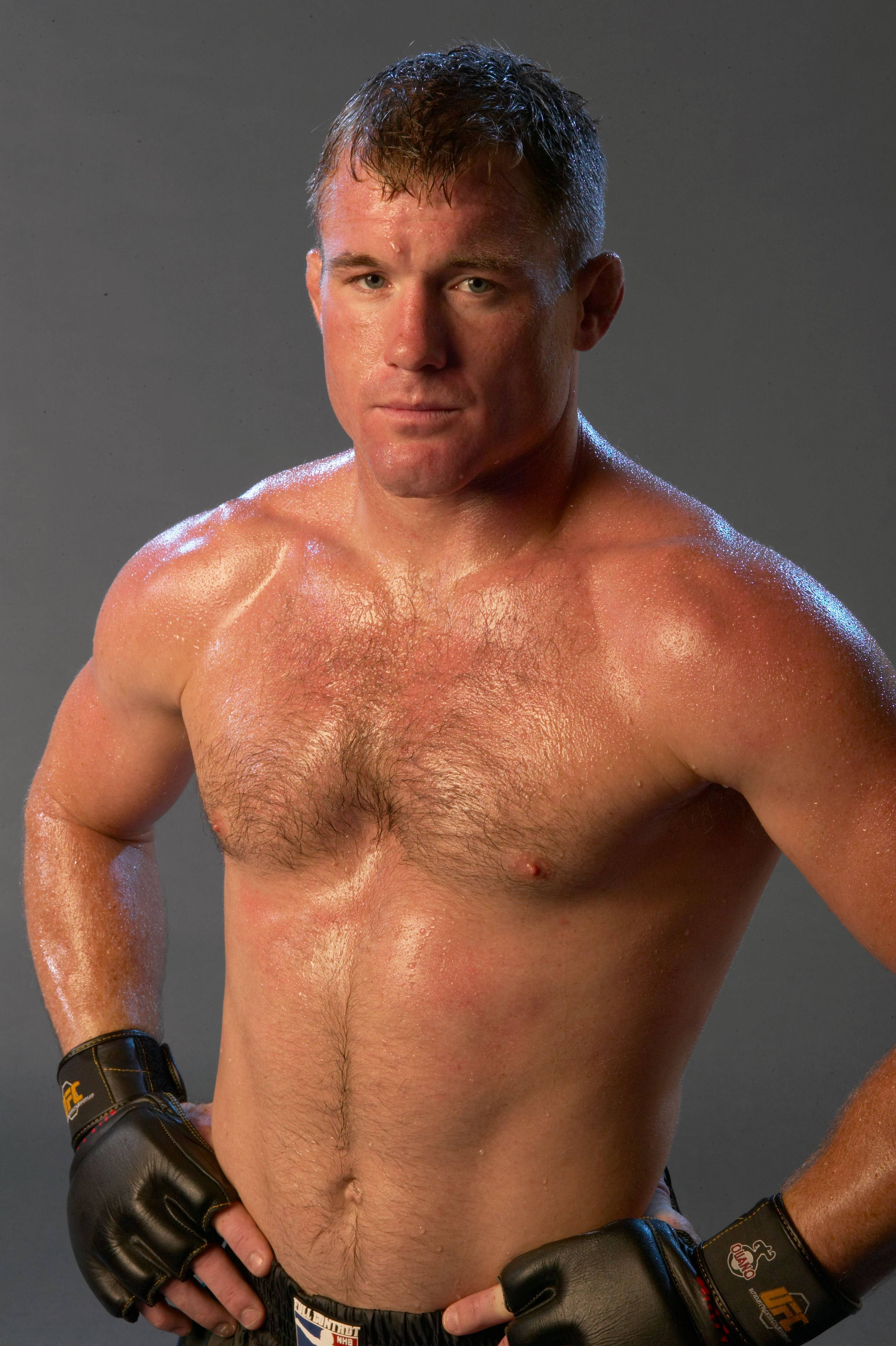 Retrato de Matt Hughes Posando Fondos de pantalla