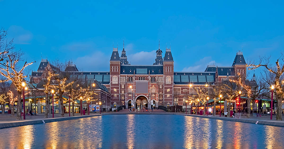 Rijksmuseum con luces navideñas por la noche Fondos de pantalla