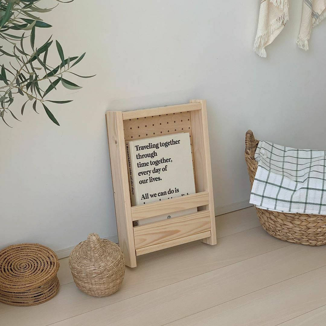 Rincón de mesa estético en beige Fondos de pantalla