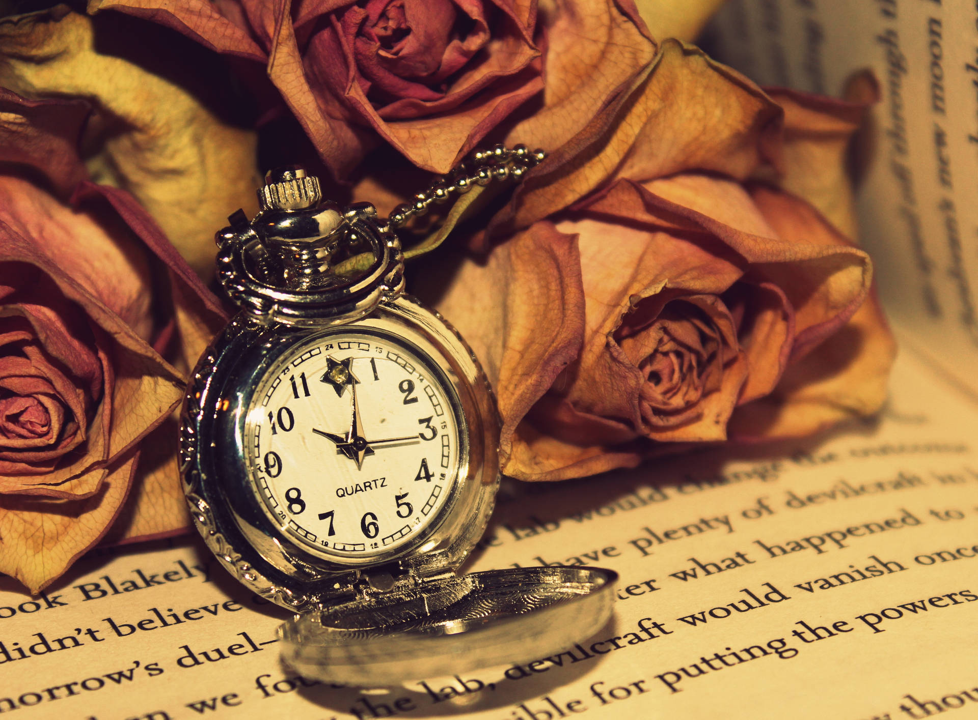 Vista previa wallpaper rosa, reloj, lectura