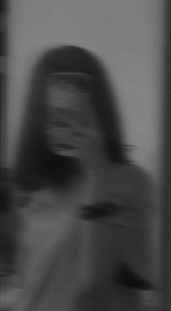 Selfie borroso de chica en el espejo Fondos de pantalla