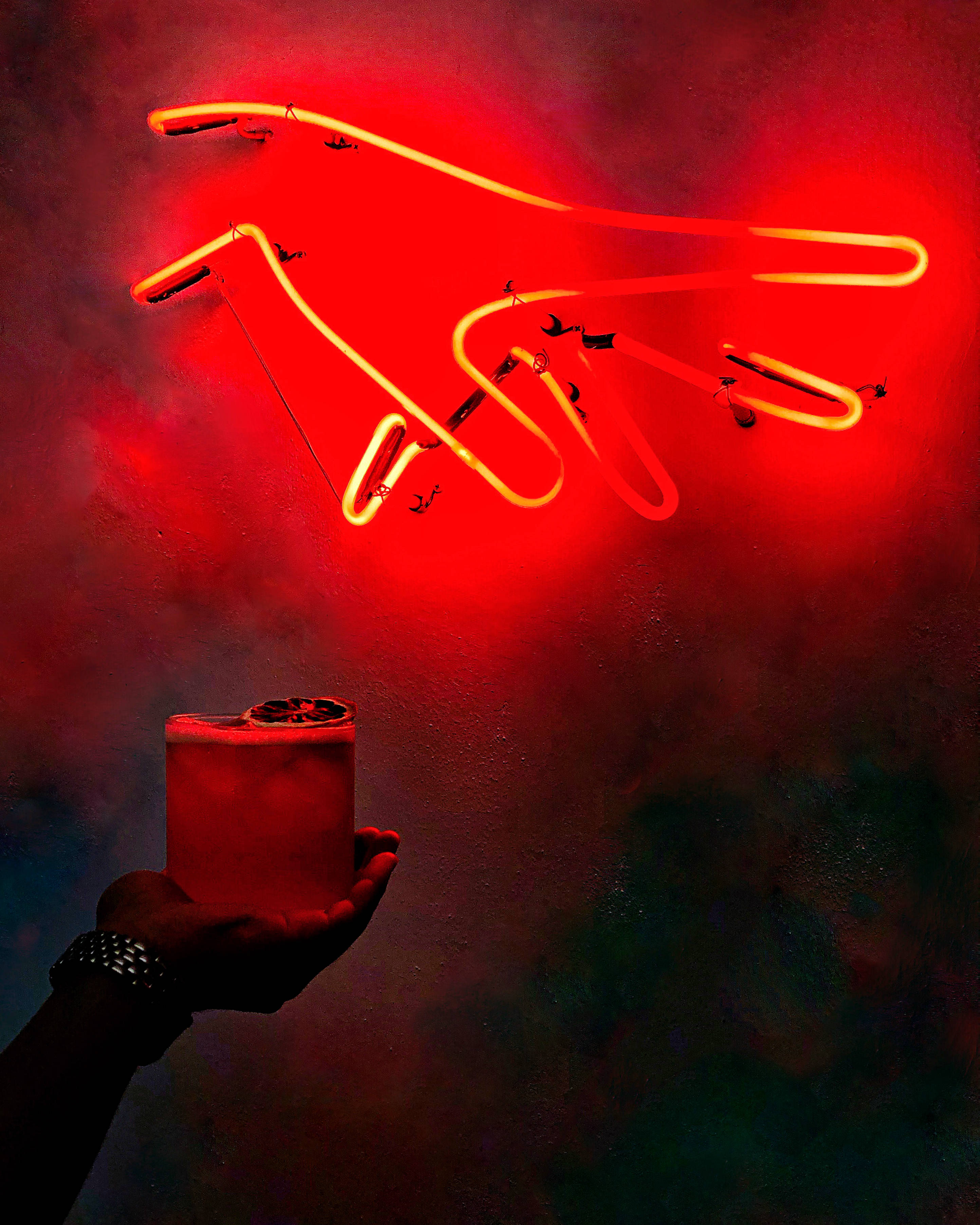 Señal de mano neón roja para iPhone 8 Fondos de pantalla