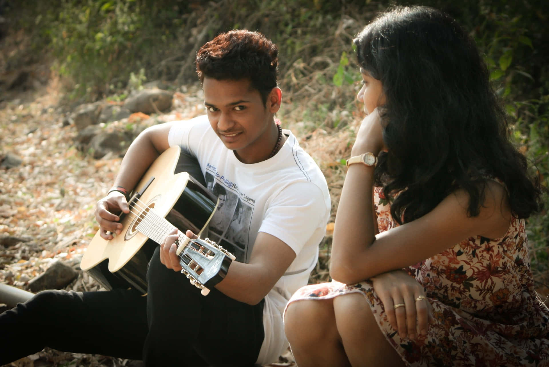 Serenata de Pareja con Guitarra Fondos de pantalla