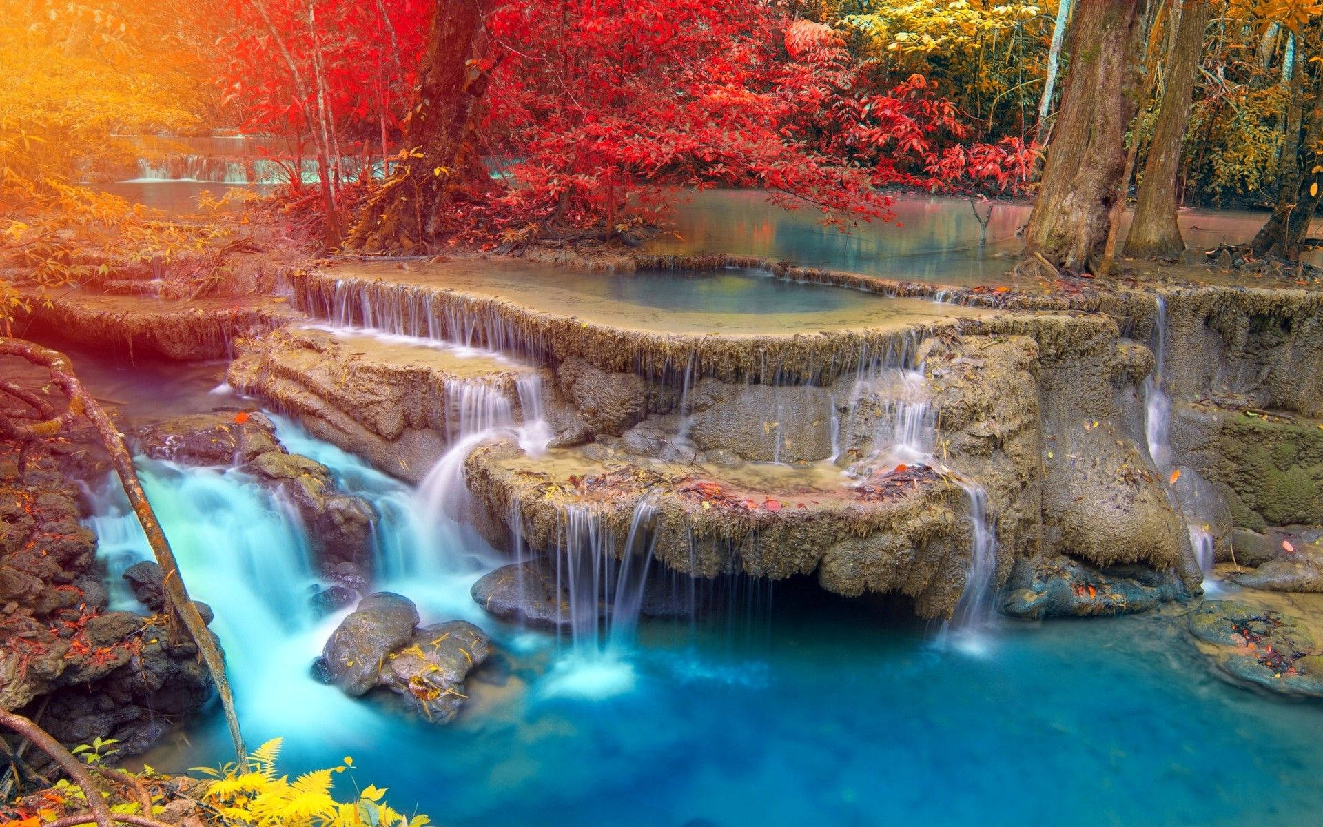 Cascada Hermosa de Colores Otoñales