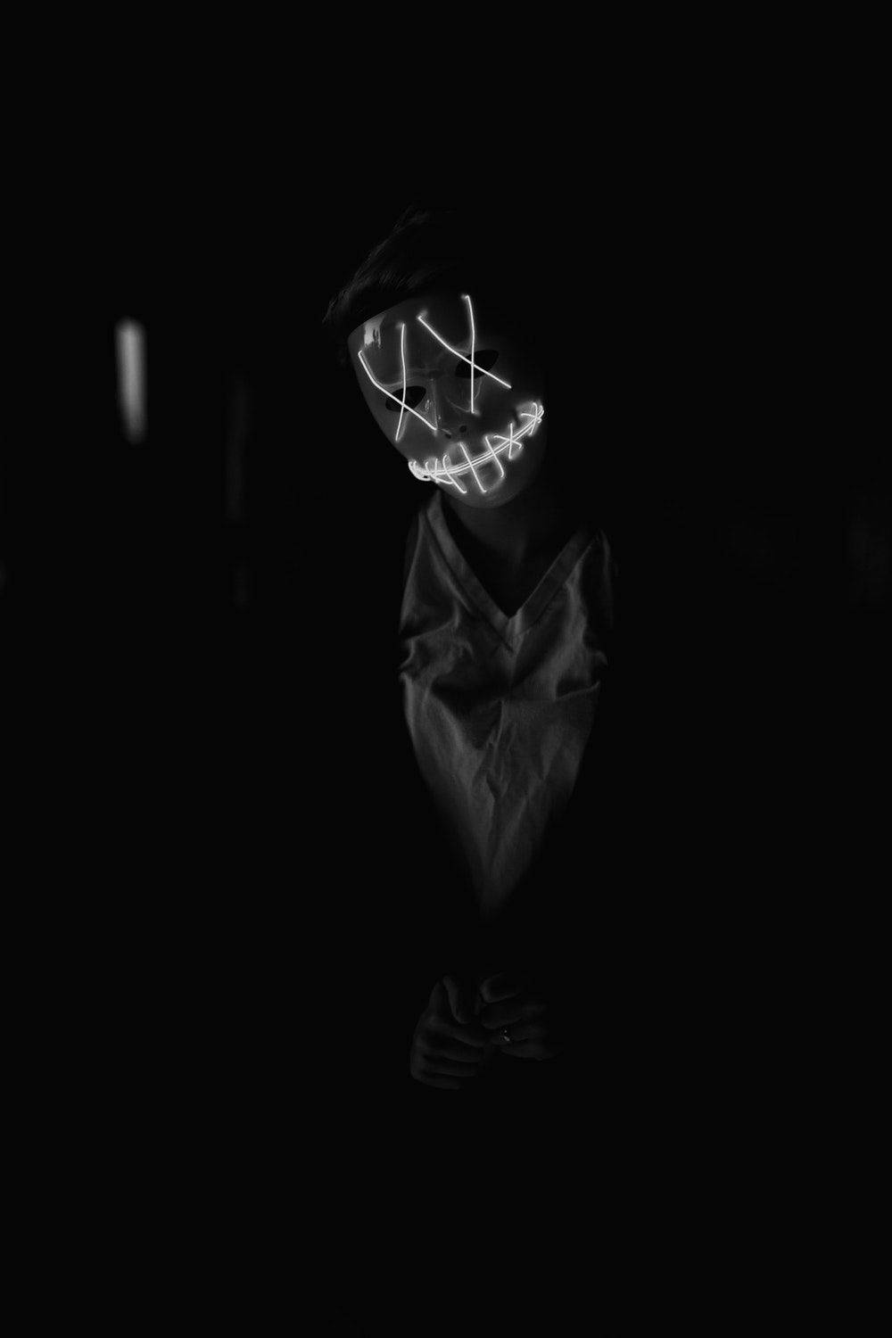Siente el poder de la libertad con este fondo de pantalla HD de la máscara Purge estética. Fondos de pantalla