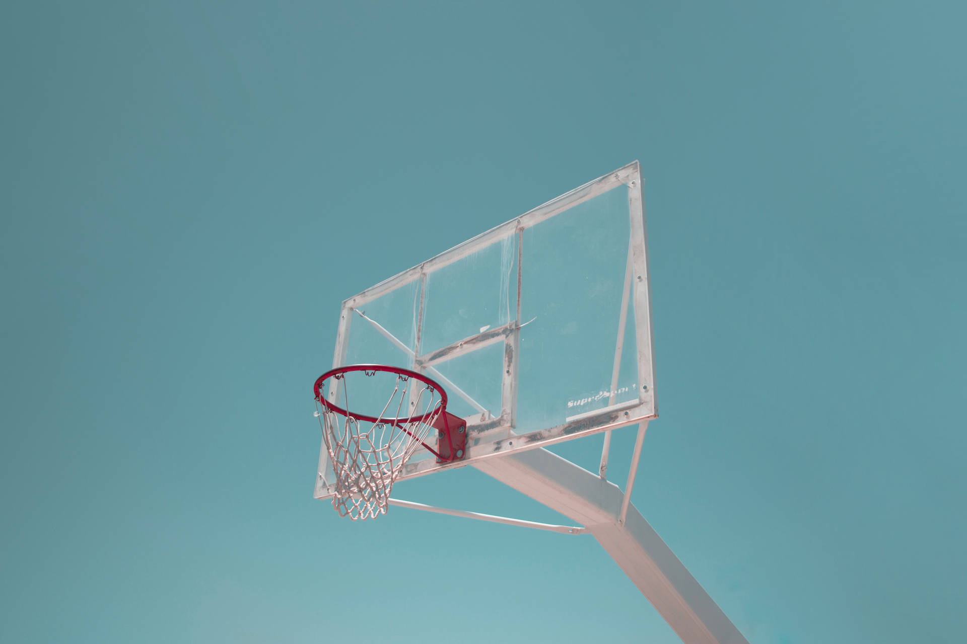 Fondo de pantalla minimalista de aro de baloncesto