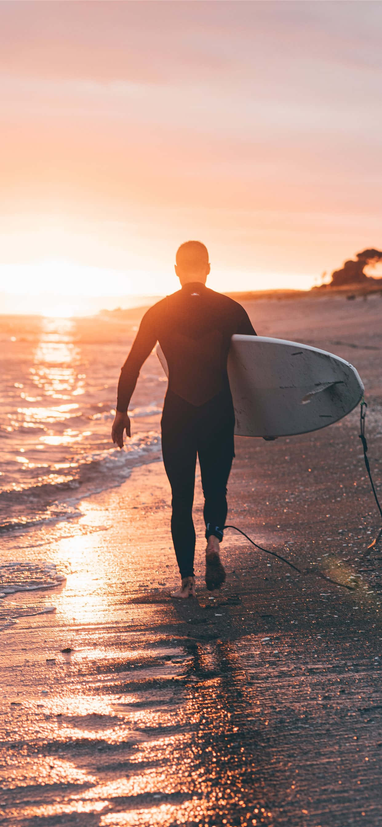 Silueta de Hombre con Tabla de Surf Fondos de pantalla