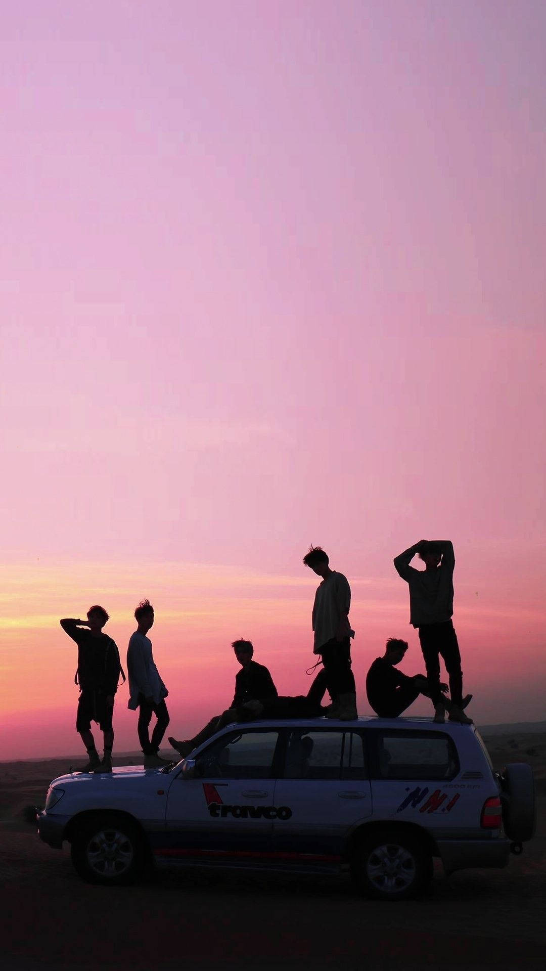 Silueta estética de BTS en cielos rosados Fondos de pantalla