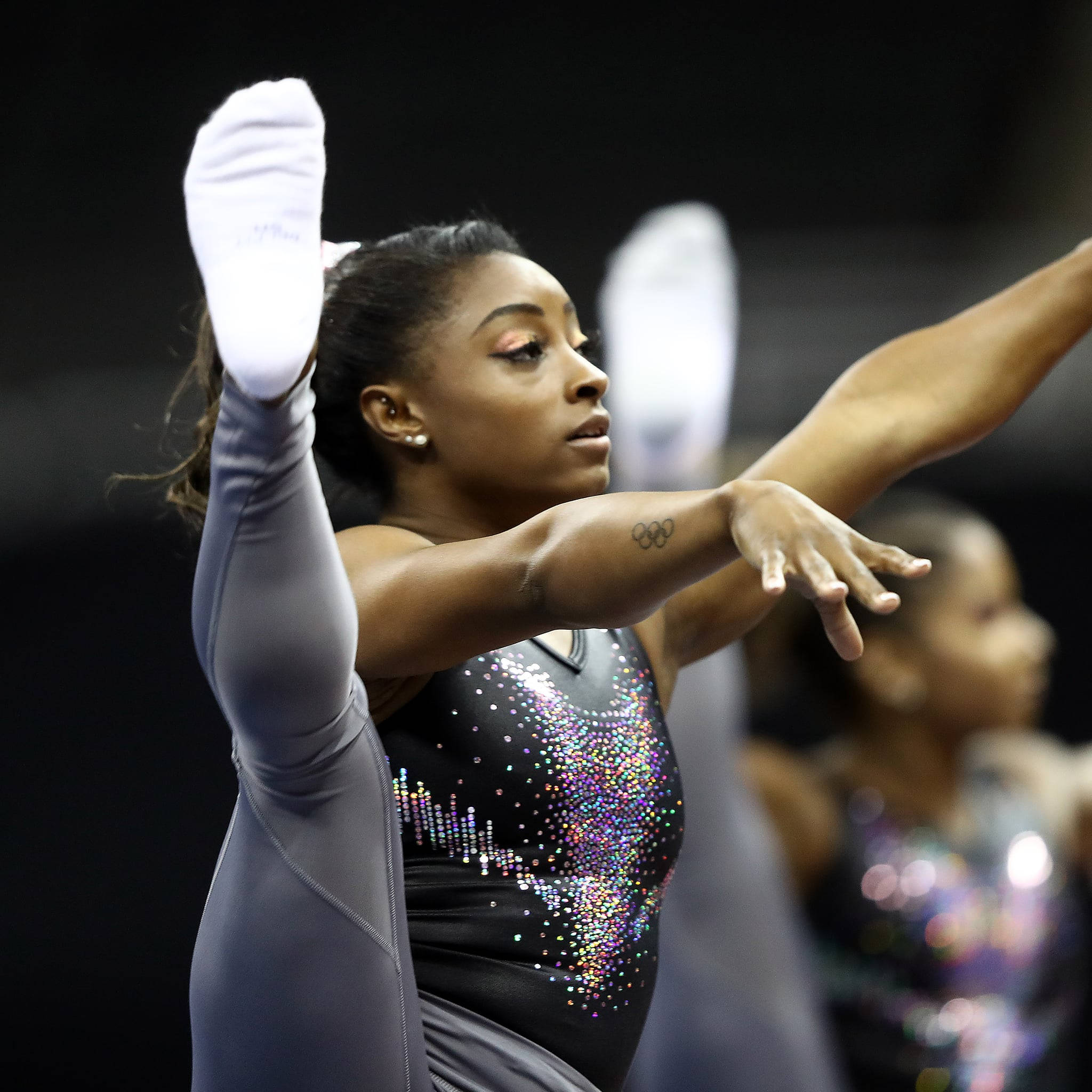 Simon Biles con atuendo negro Fondos de pantalla