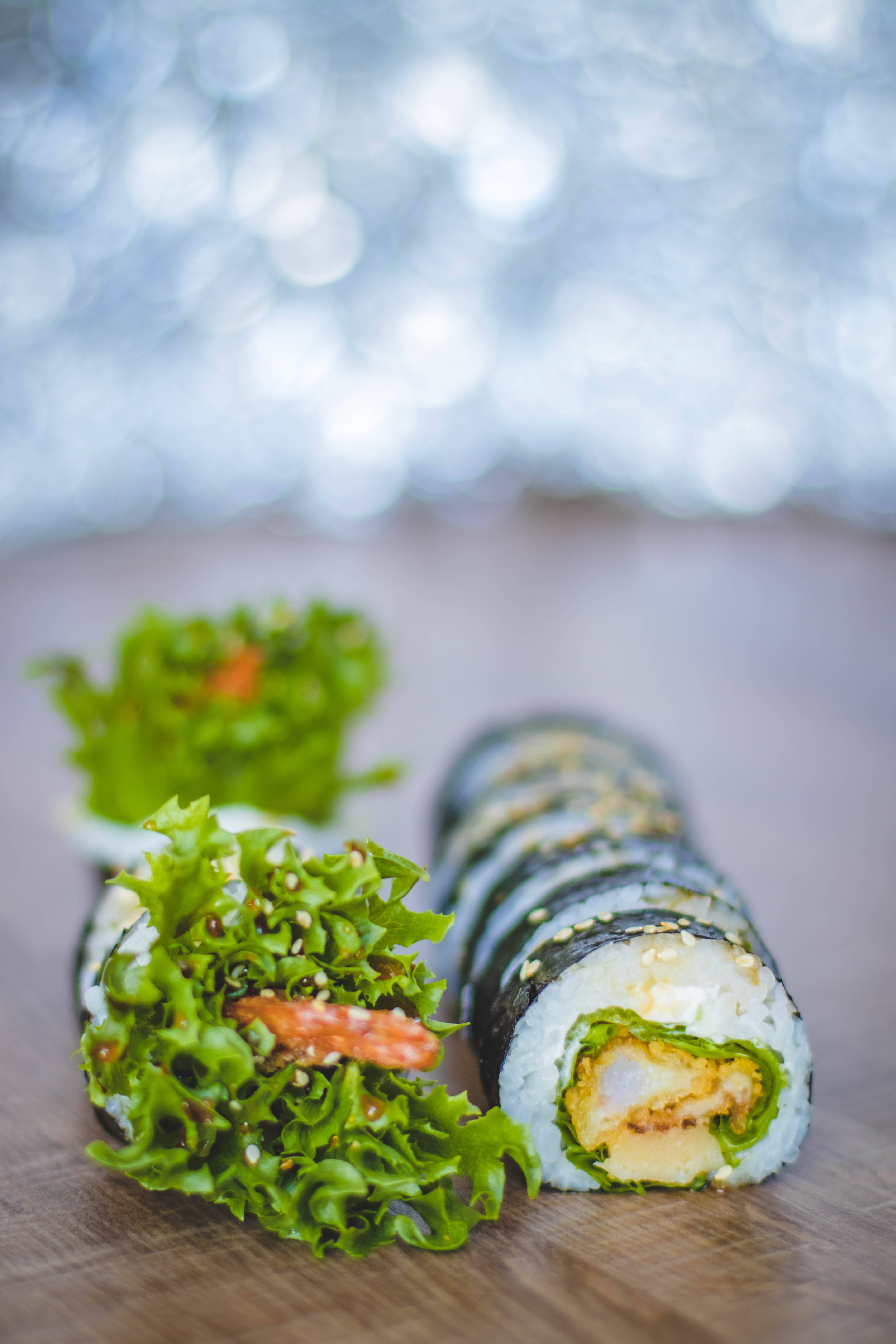 Subtítulo: "Deliciosos rollos de arroz veganos" Fondos de pantalla